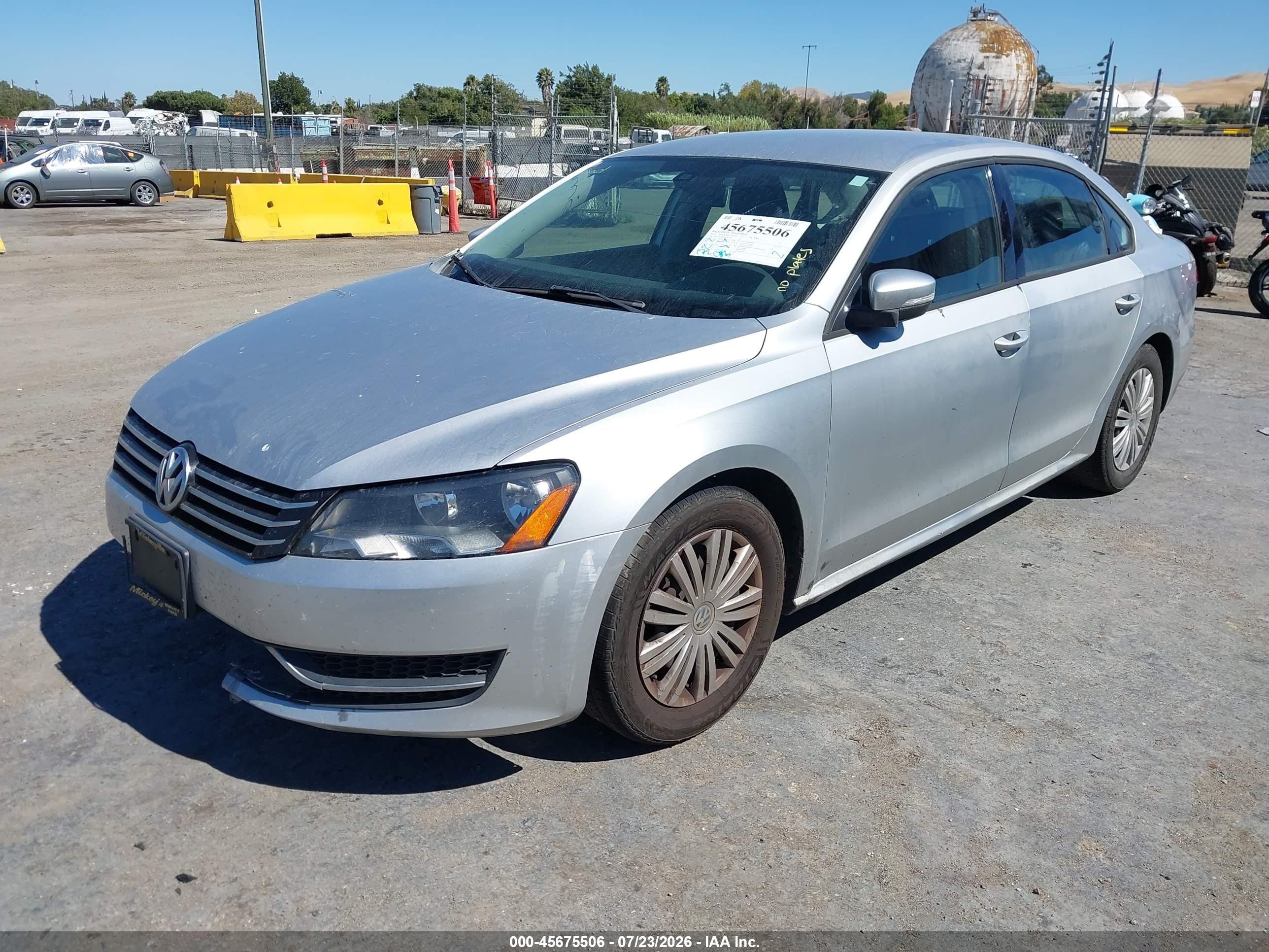 2015 Volkswagen Passat 1.8t S Серебряный vin: 1VWAT7A33FC041093