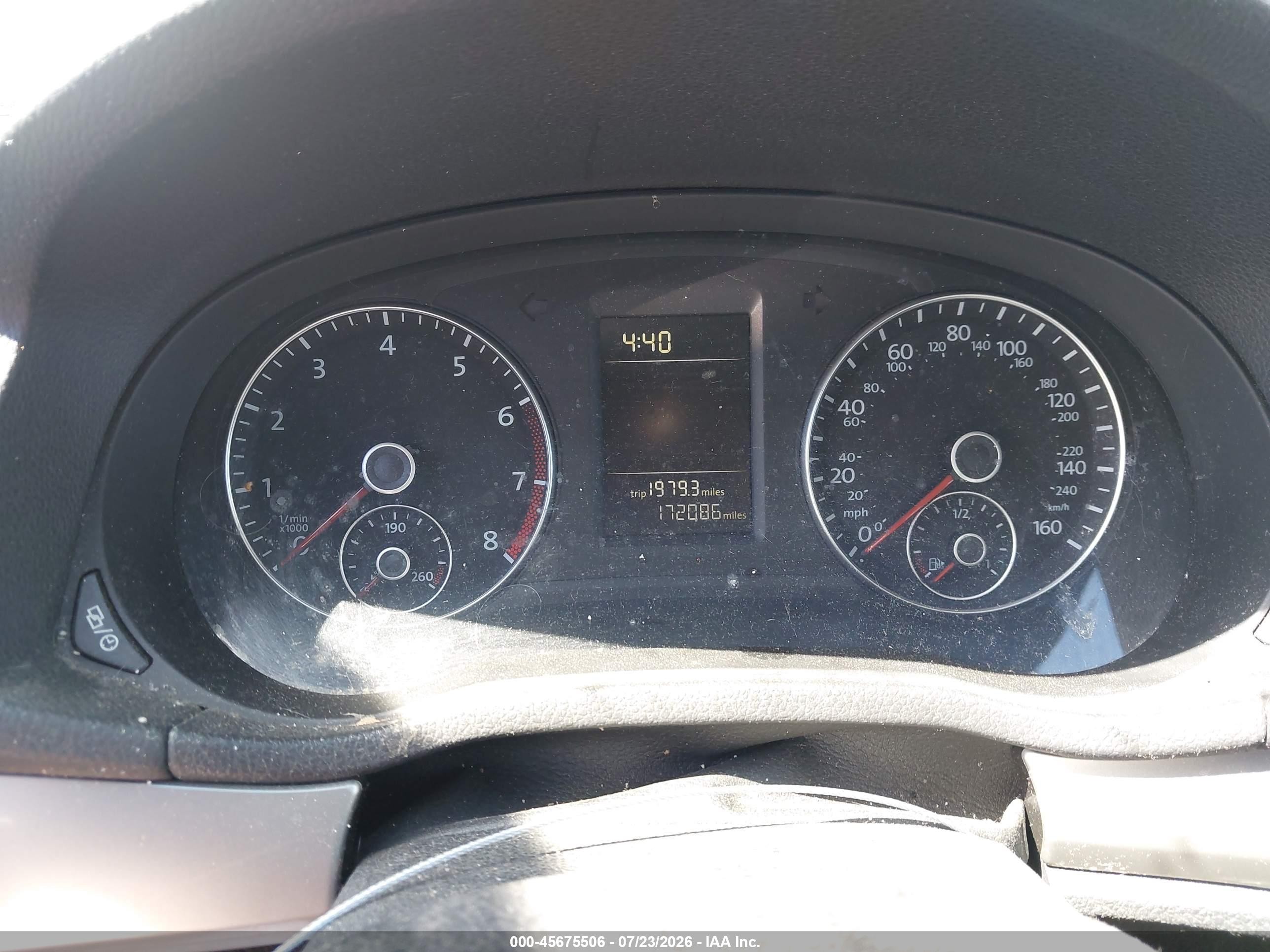 2015 Volkswagen Passat 1.8t S Серебряный vin: 1VWAT7A33FC041093
