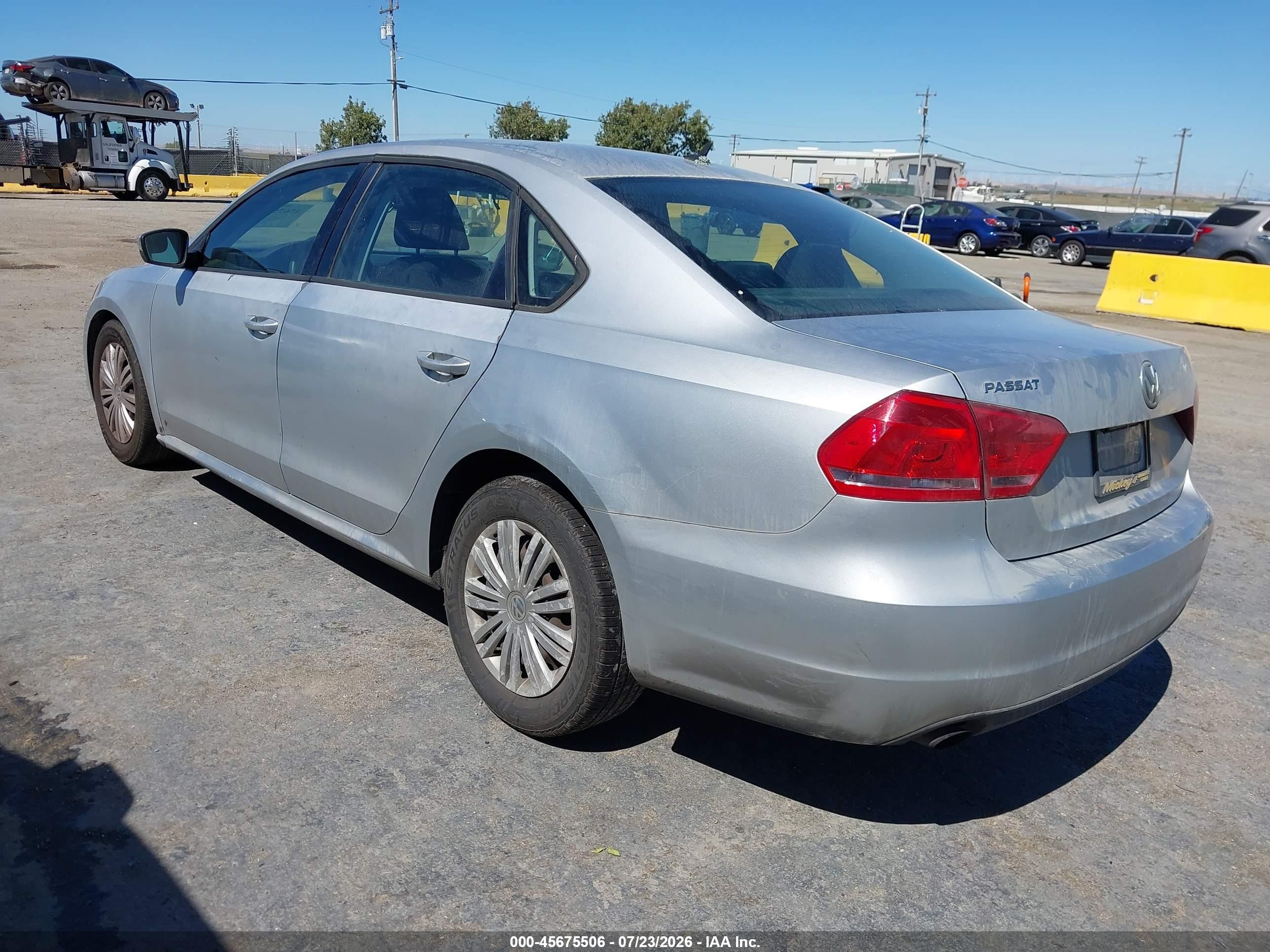 2015 Volkswagen Passat 1.8t S Серебряный vin: 1VWAT7A33FC041093