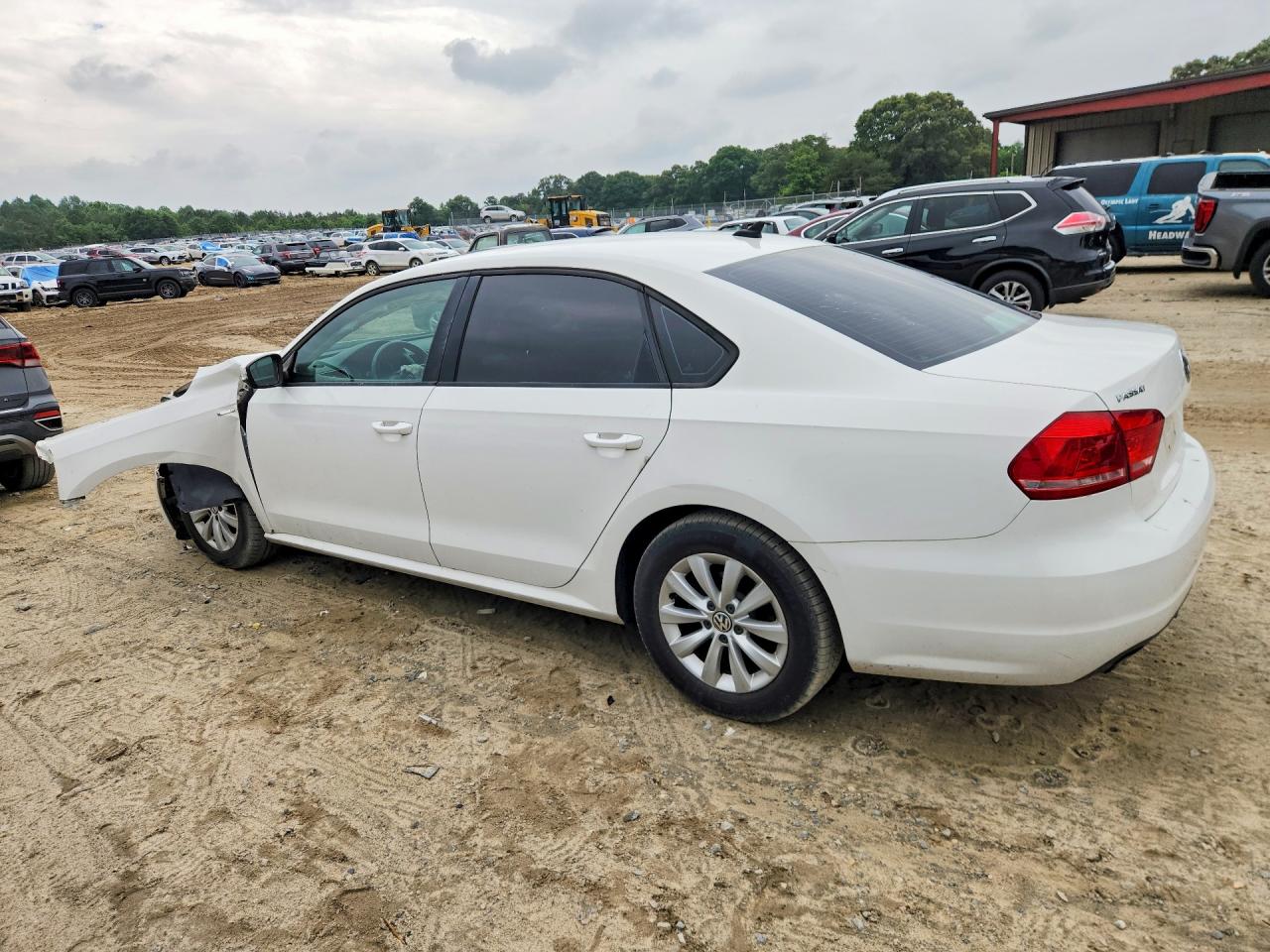 2015 Volkswagen Passat S White vin: 1VWAT7A33FC068424