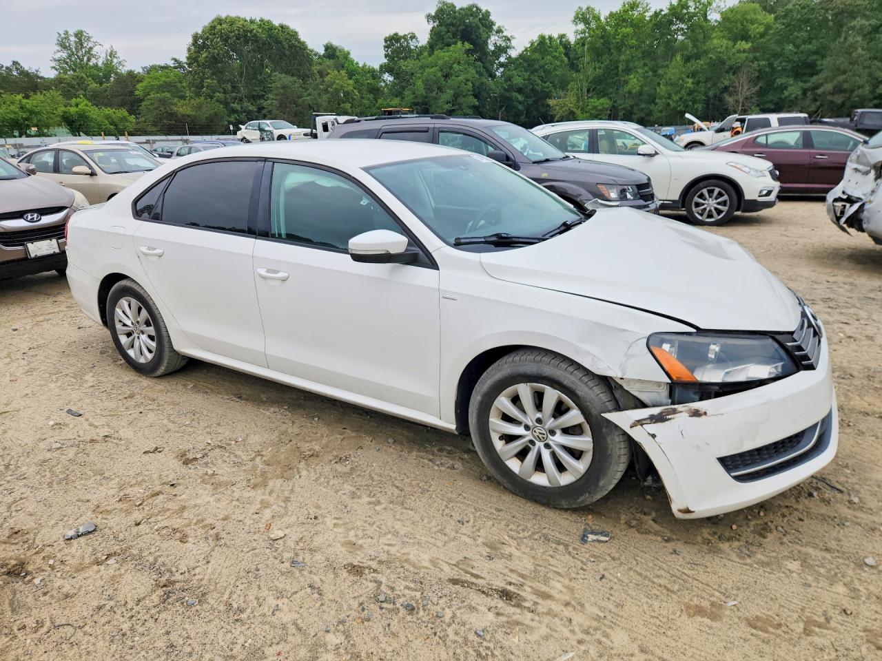 2015 Volkswagen Passat S White vin: 1VWAT7A33FC068424
