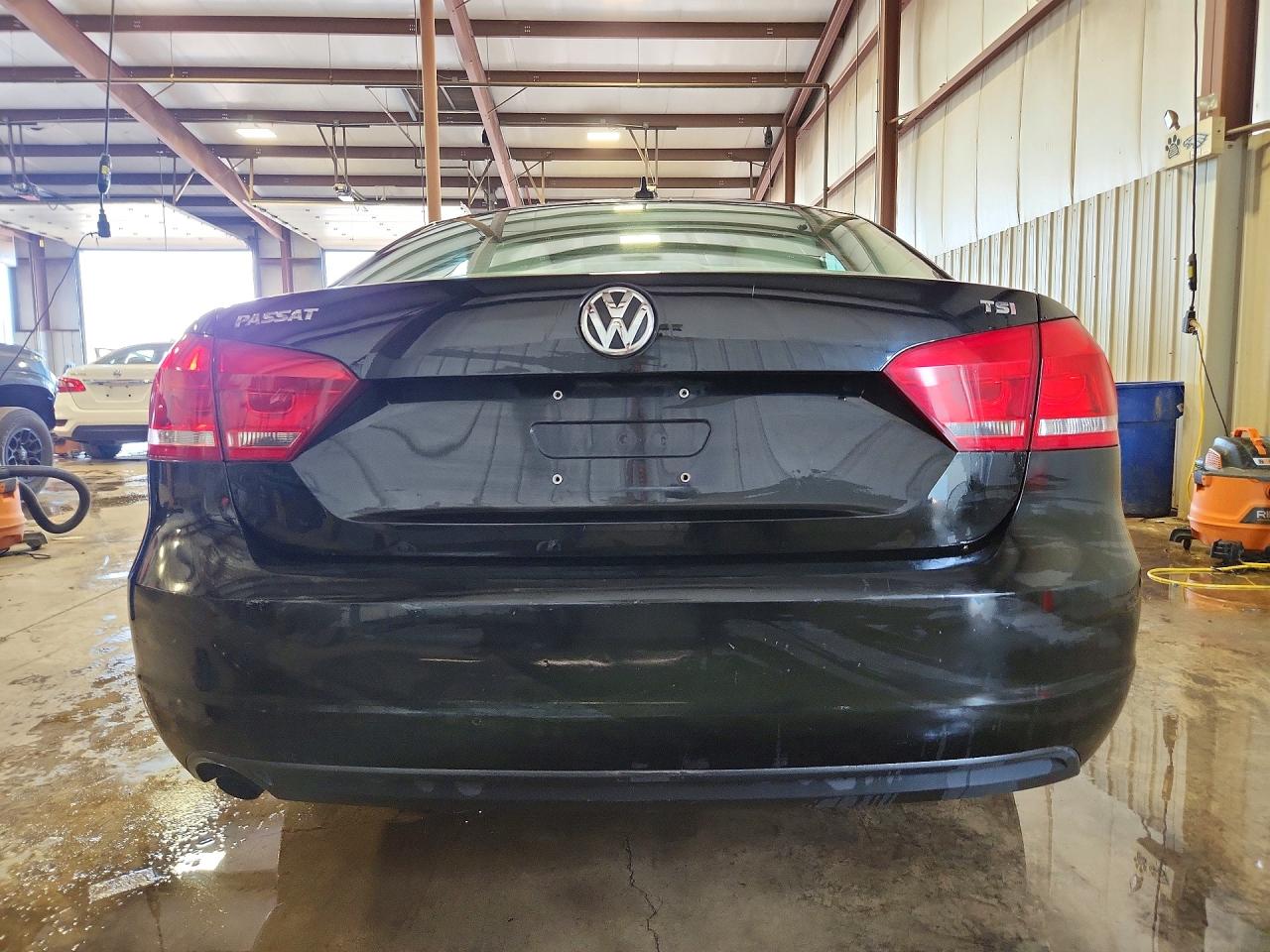 2015 Volkswagen Passat S Black vin: 1VWAT7A33FC070786