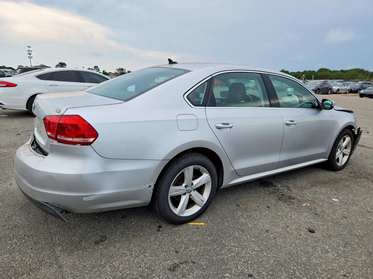 2015 Volkswagen Passat S Silver vin: 1VWAT7A33FC070917