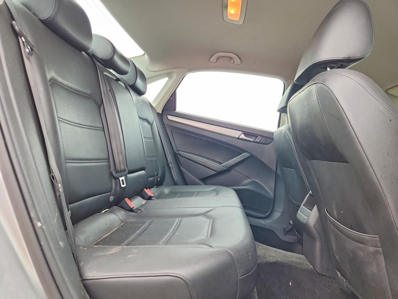 2015 Volkswagen Passat S Silver vin: 1VWAT7A33FC070917