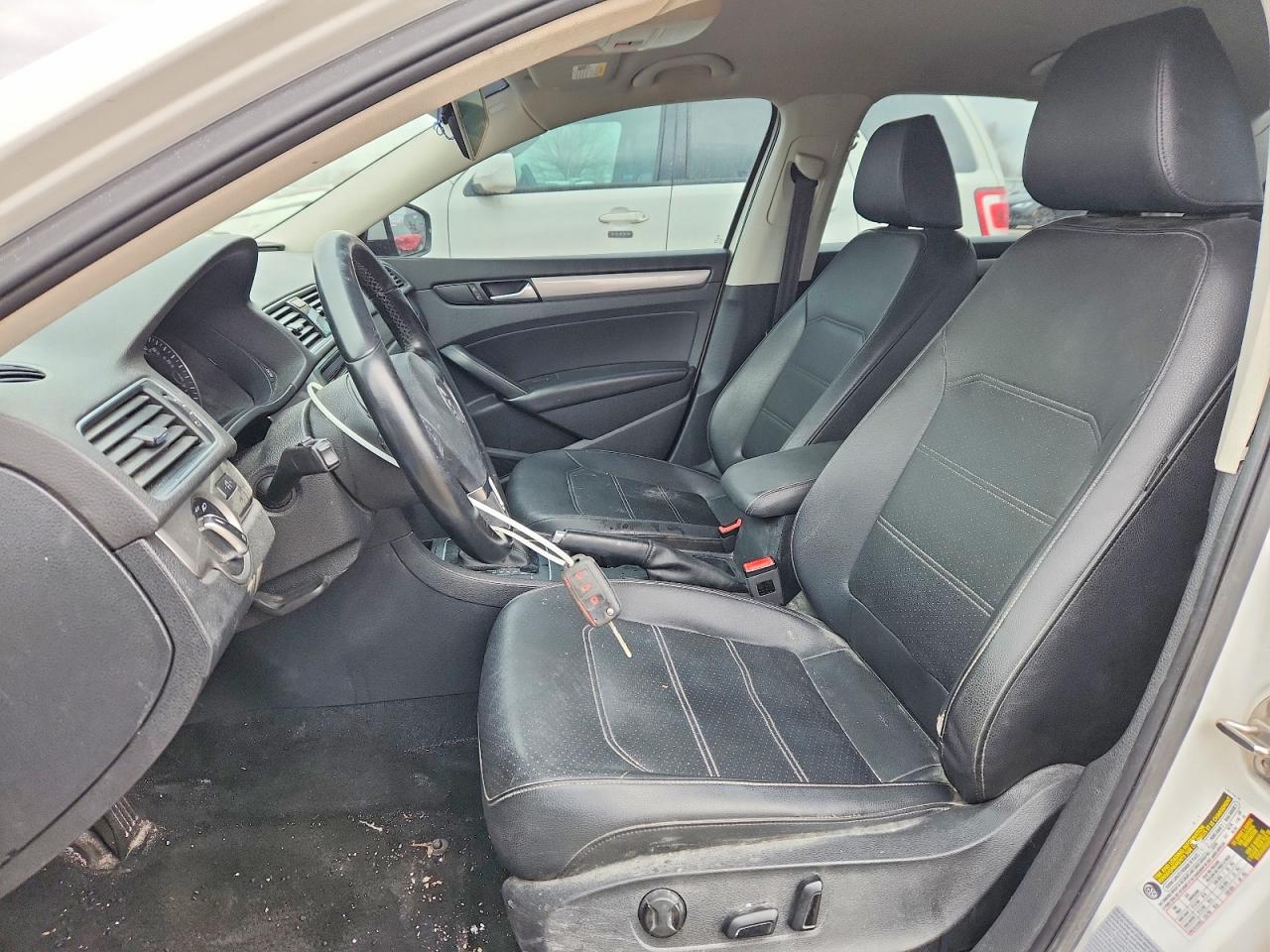 2015 Volkswagen Passat S White vin: 1VWAT7A33FC080279