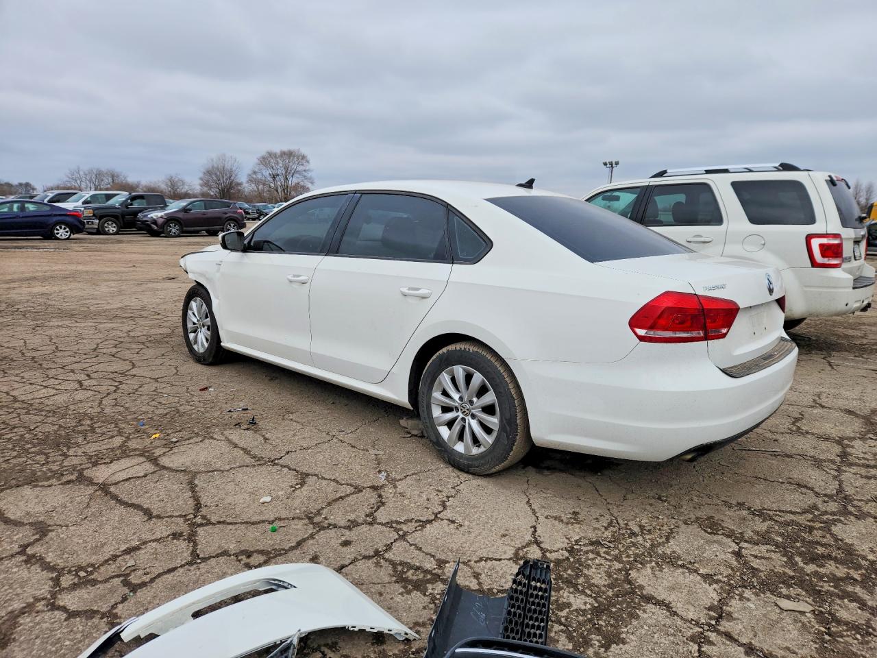 2015 Volkswagen Passat S White vin: 1VWAT7A33FC080279