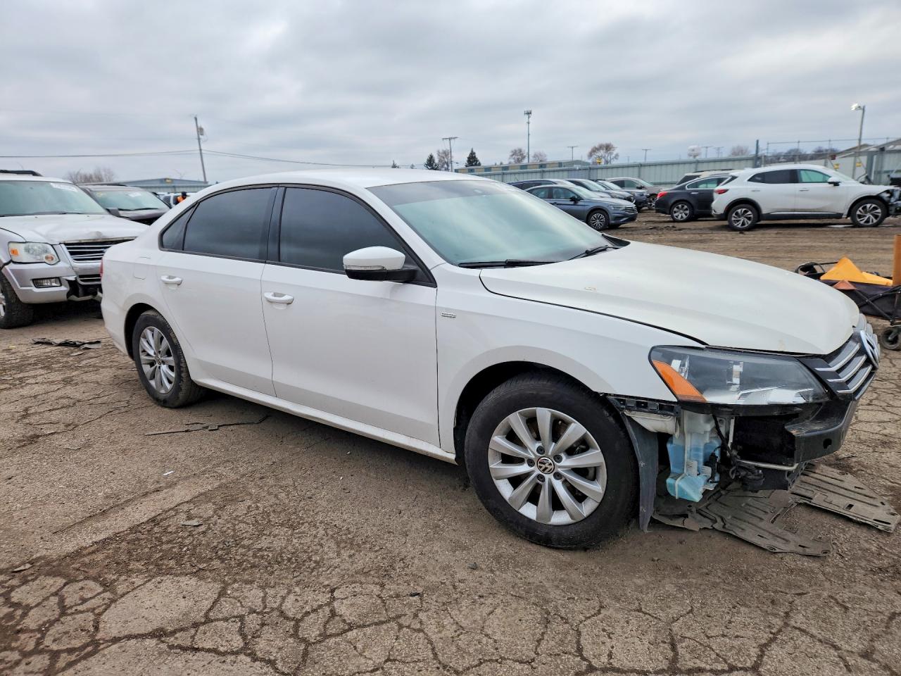 2015 Volkswagen Passat S White vin: 1VWAT7A33FC080279