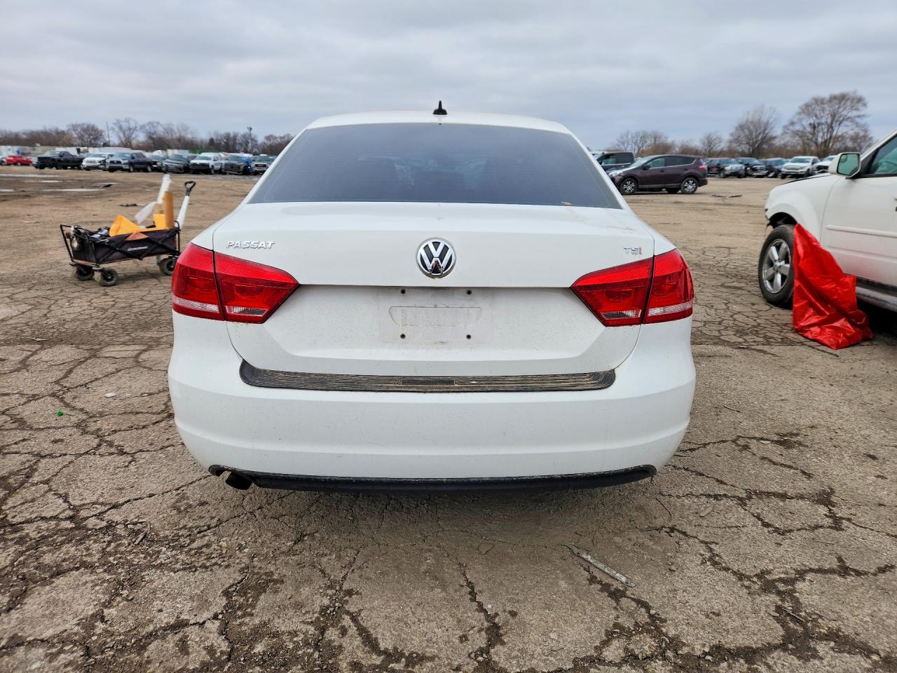 2015 Volkswagen Passat S White vin: 1VWAT7A33FC080279