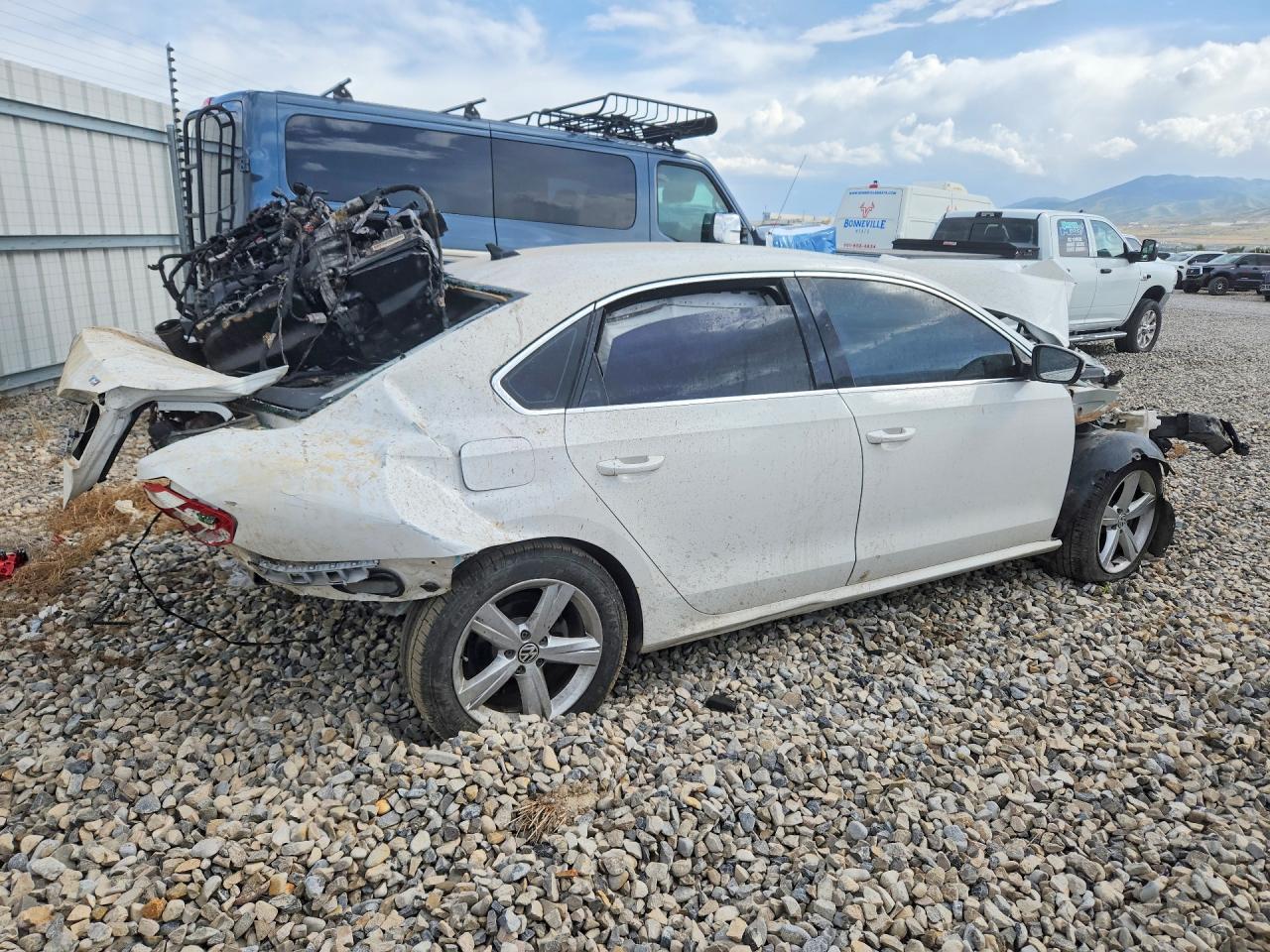 2015 Volkswagen Passat S White vin: 1VWAT7A33FC108906