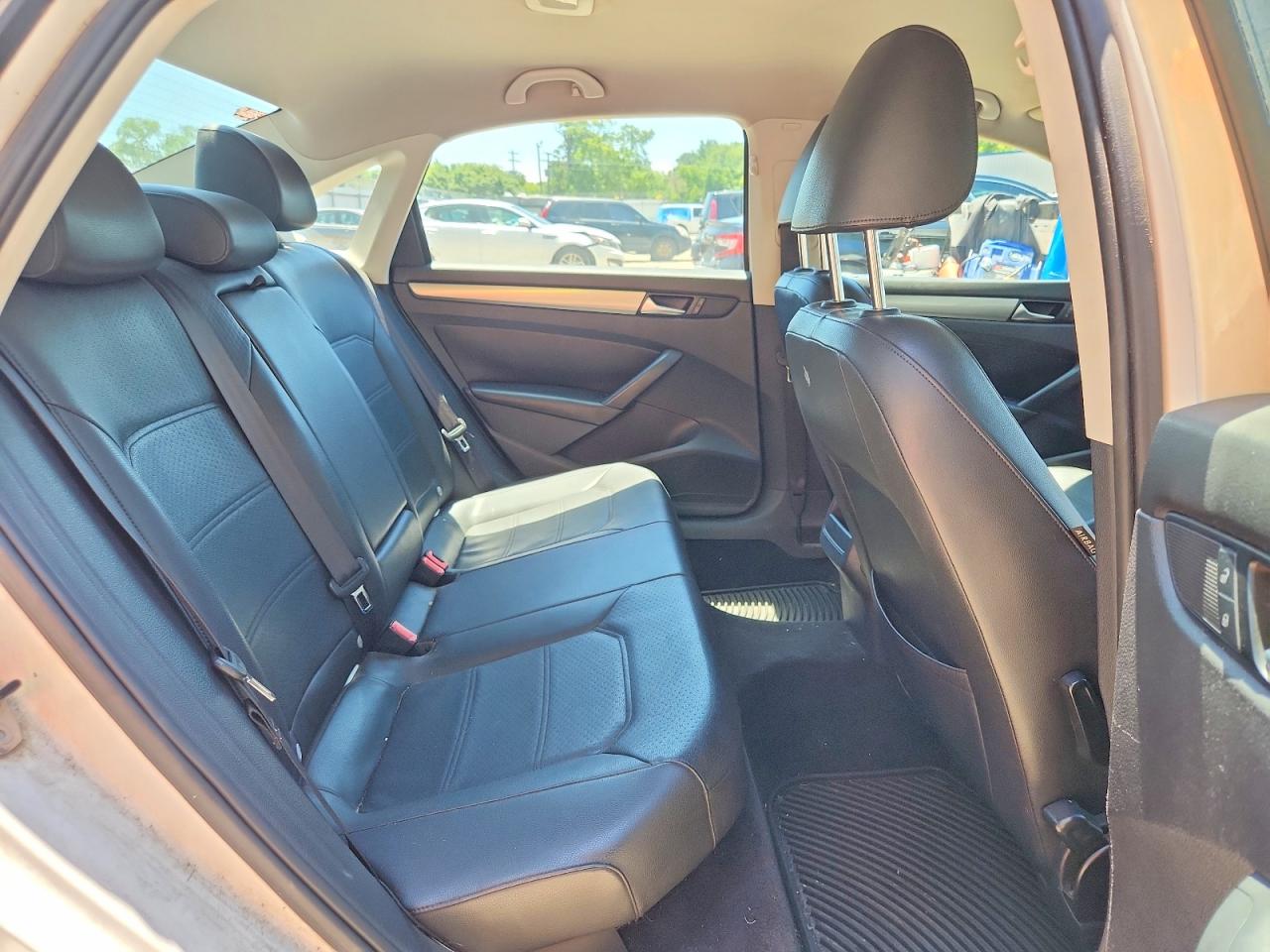 2014 Volkswagen Passat S White vin: 1VWAT7A34EC023619