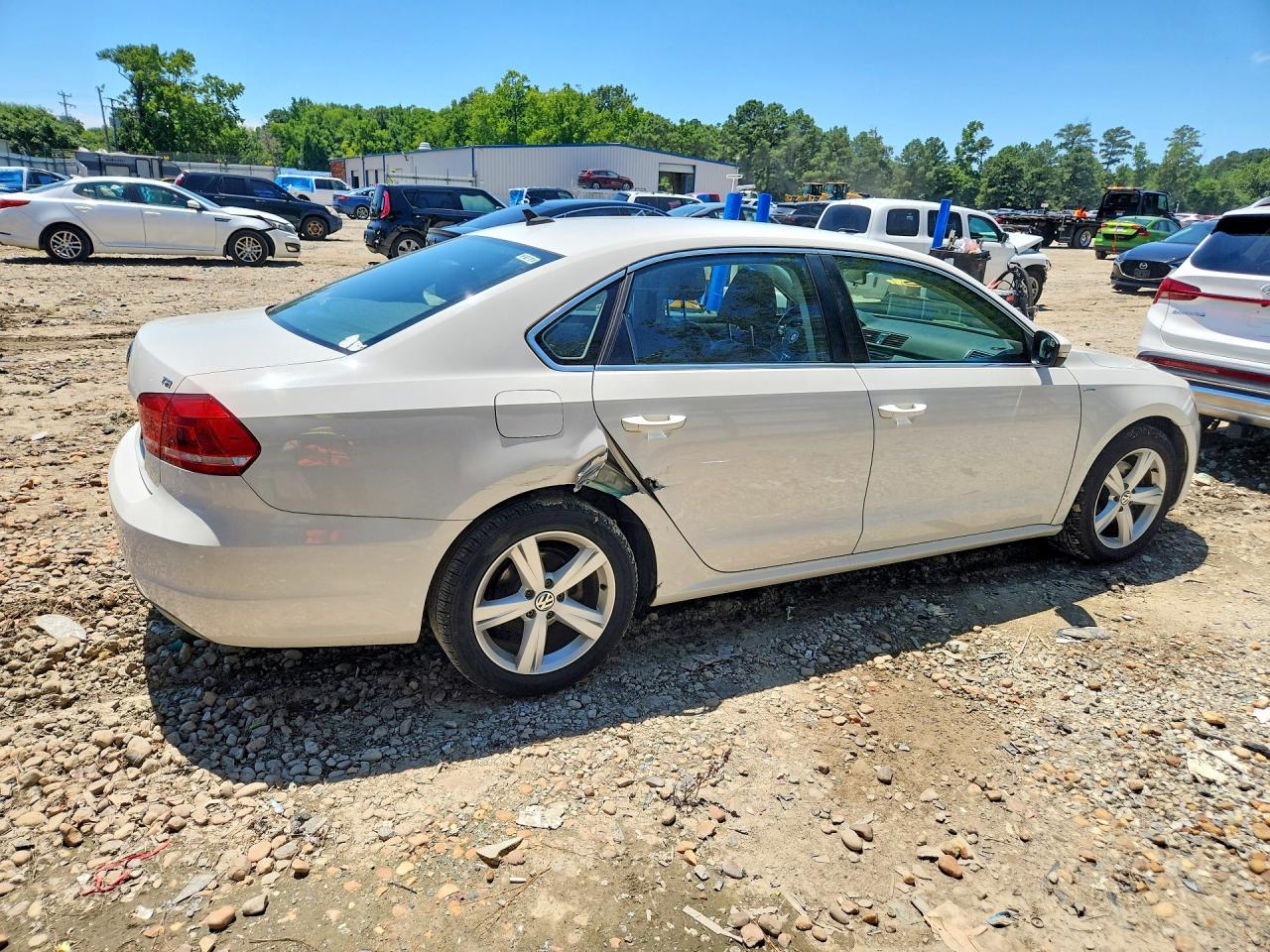 2014 Volkswagen Passat S White vin: 1VWAT7A34EC023619