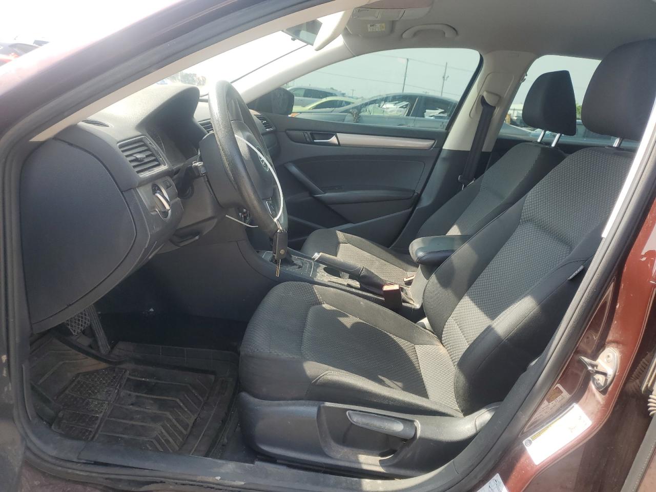 2014 Volk Passat Maroon vin: 1VWAT7A34EC028500