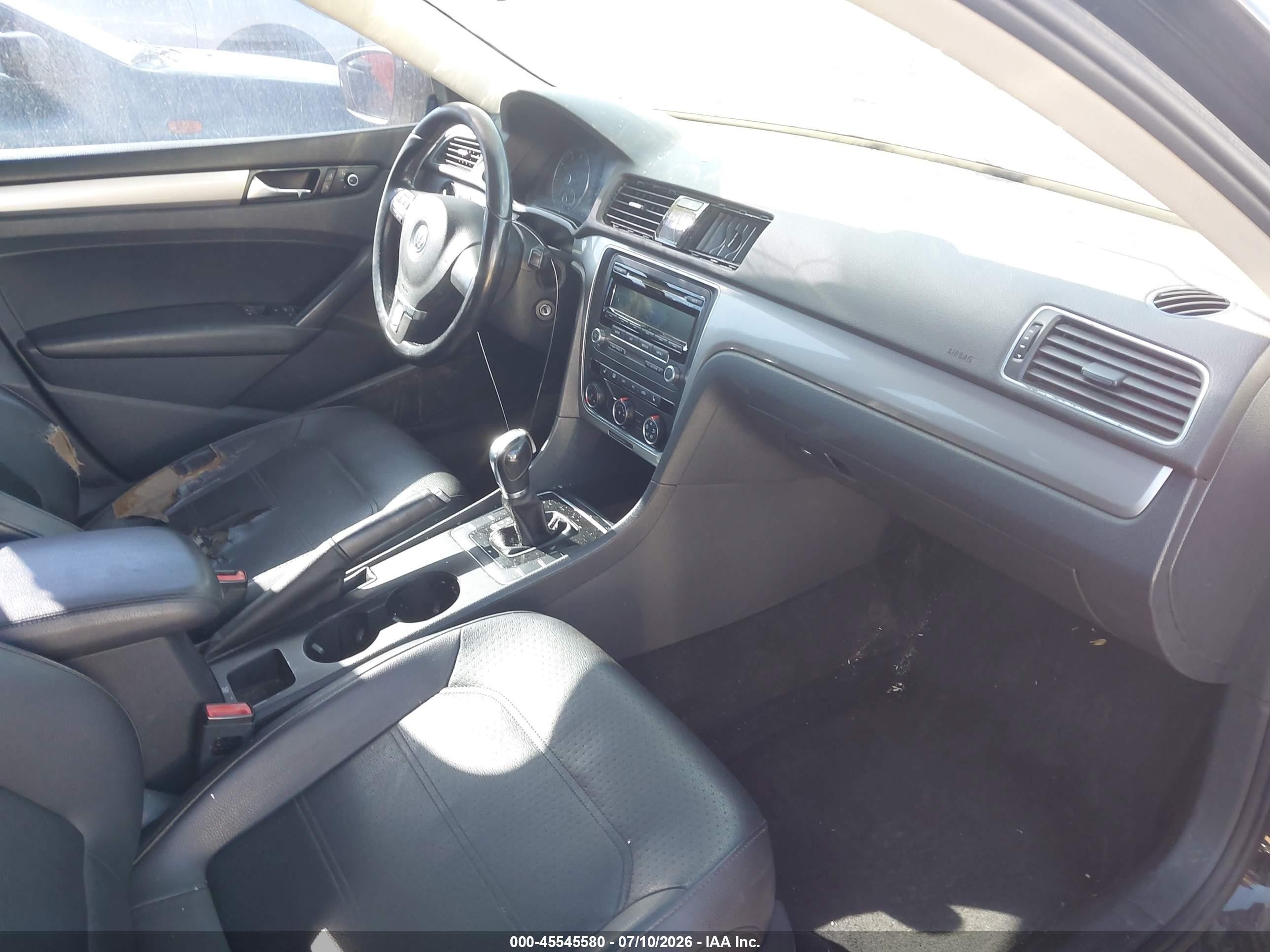 2014 Volkswagen Passat 1.8t S/1.8t Wolfsburg Edition Черный vin: 1VWAT7A34EC044759