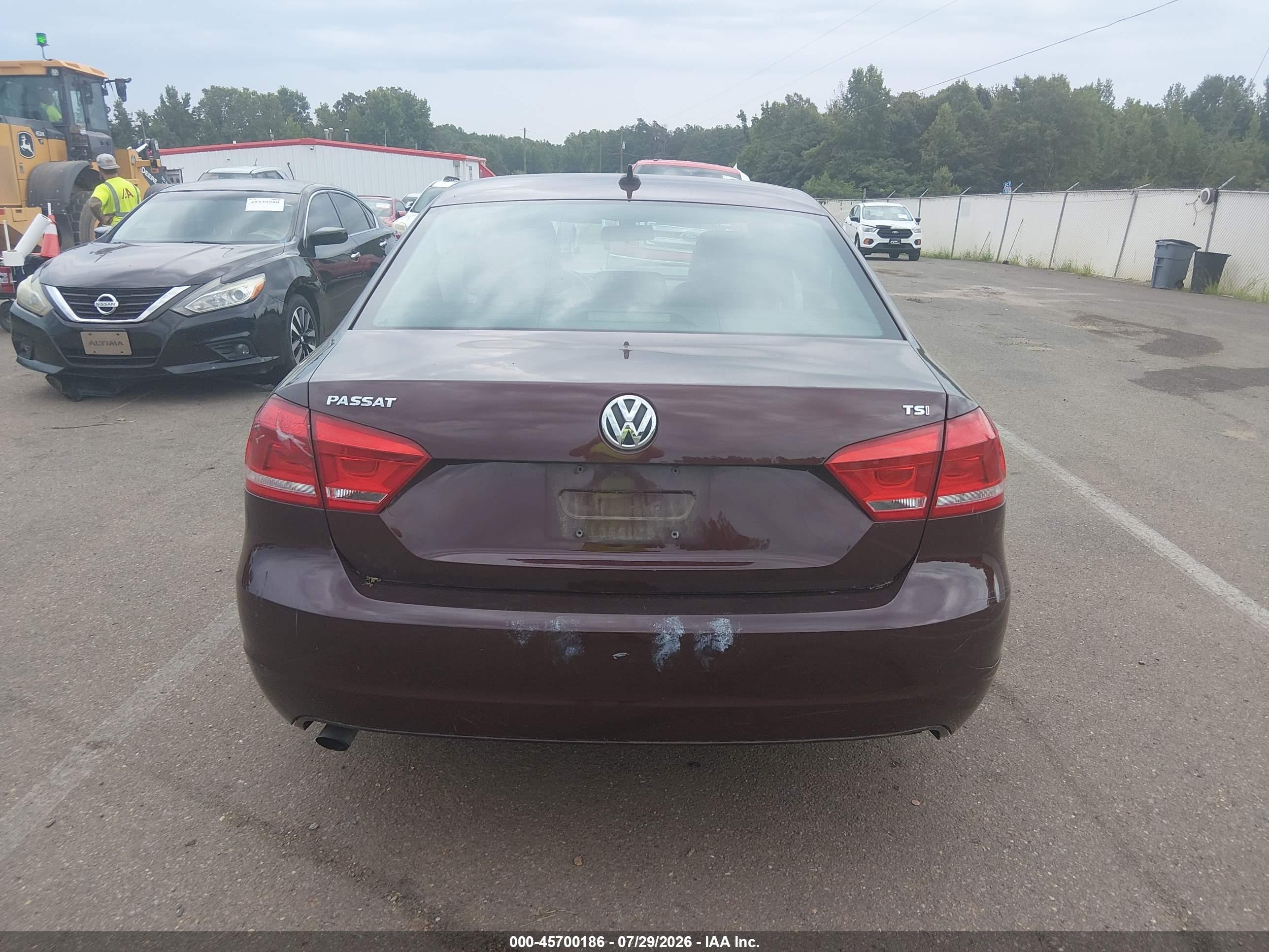 2014 Volkswagen Passat 1.8t Wolfsburg Edition Maroon vin: 1VWAT7A34EC075784