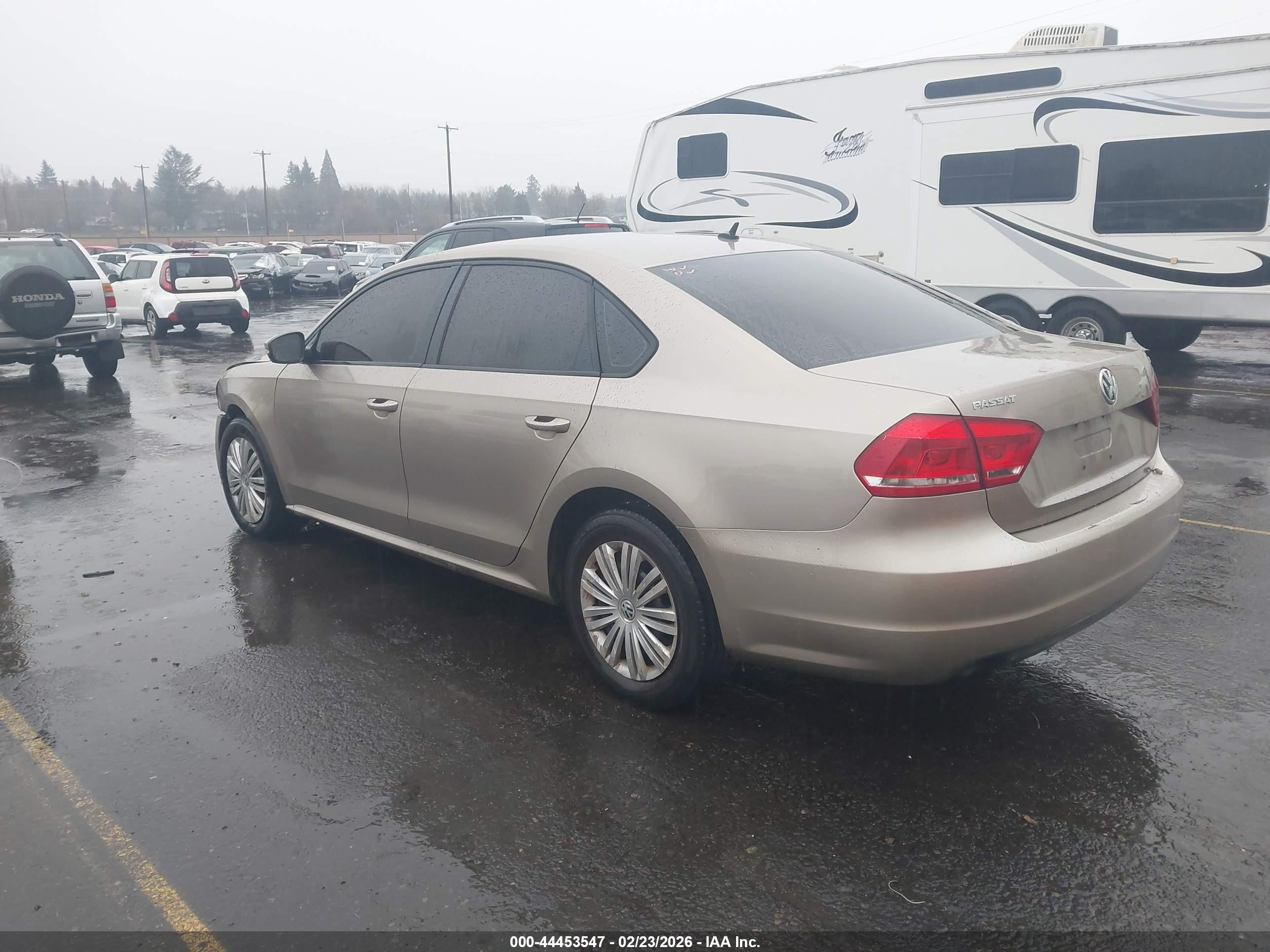 2015 Volkswagen Passat 1.8t S Gold vin: 1VWAT7A34FC015442