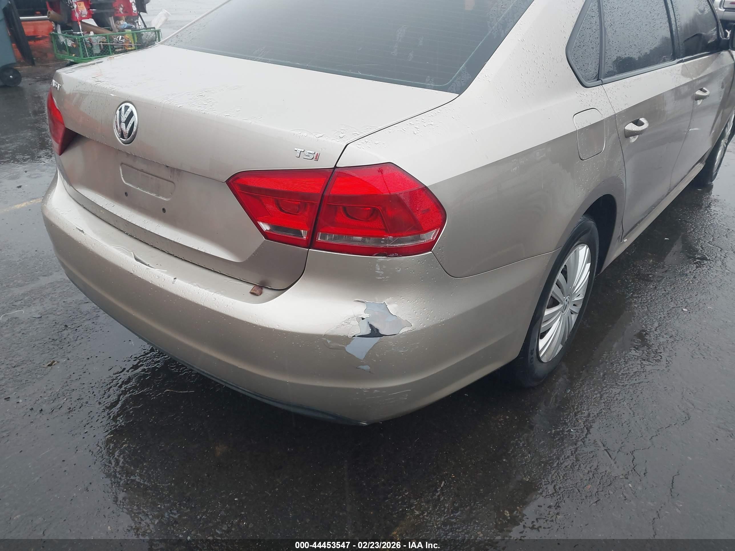 2015 Volkswagen Passat 1.8t S Gold vin: 1VWAT7A34FC015442