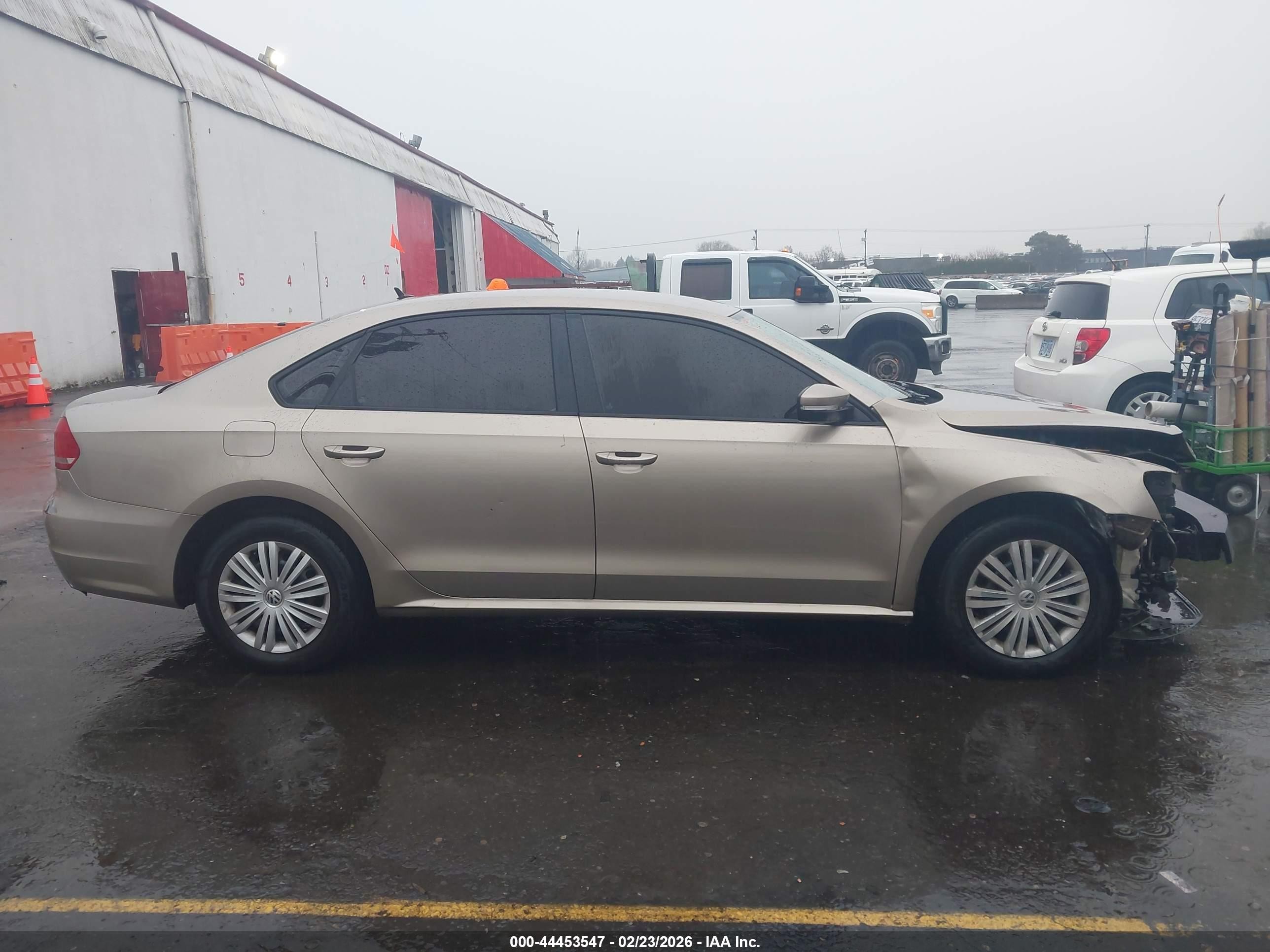 2015 Volkswagen Passat 1.8t S Gold vin: 1VWAT7A34FC015442