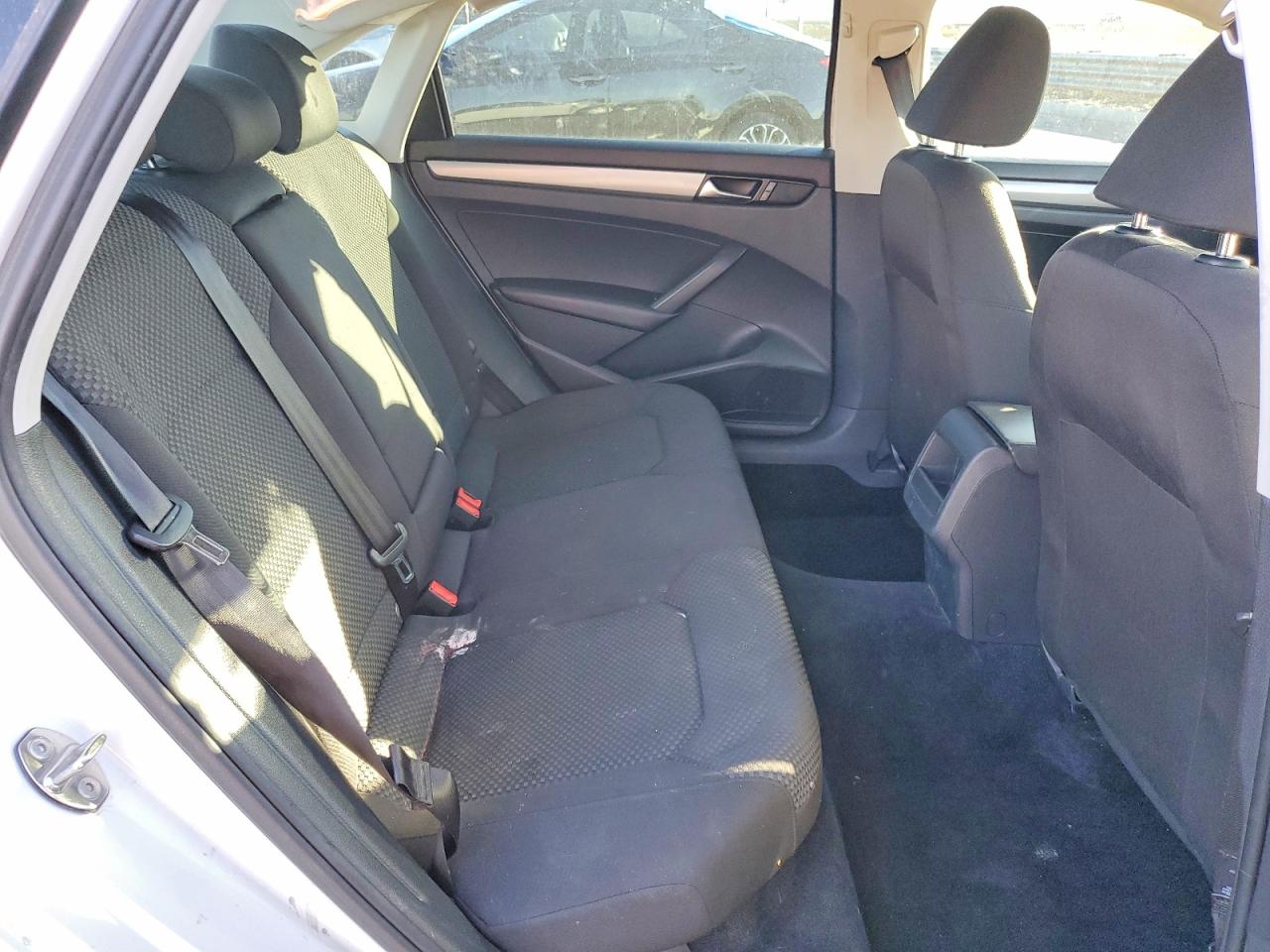 2015 Volkswagen Passat S White vin: 1VWAT7A34FC016719