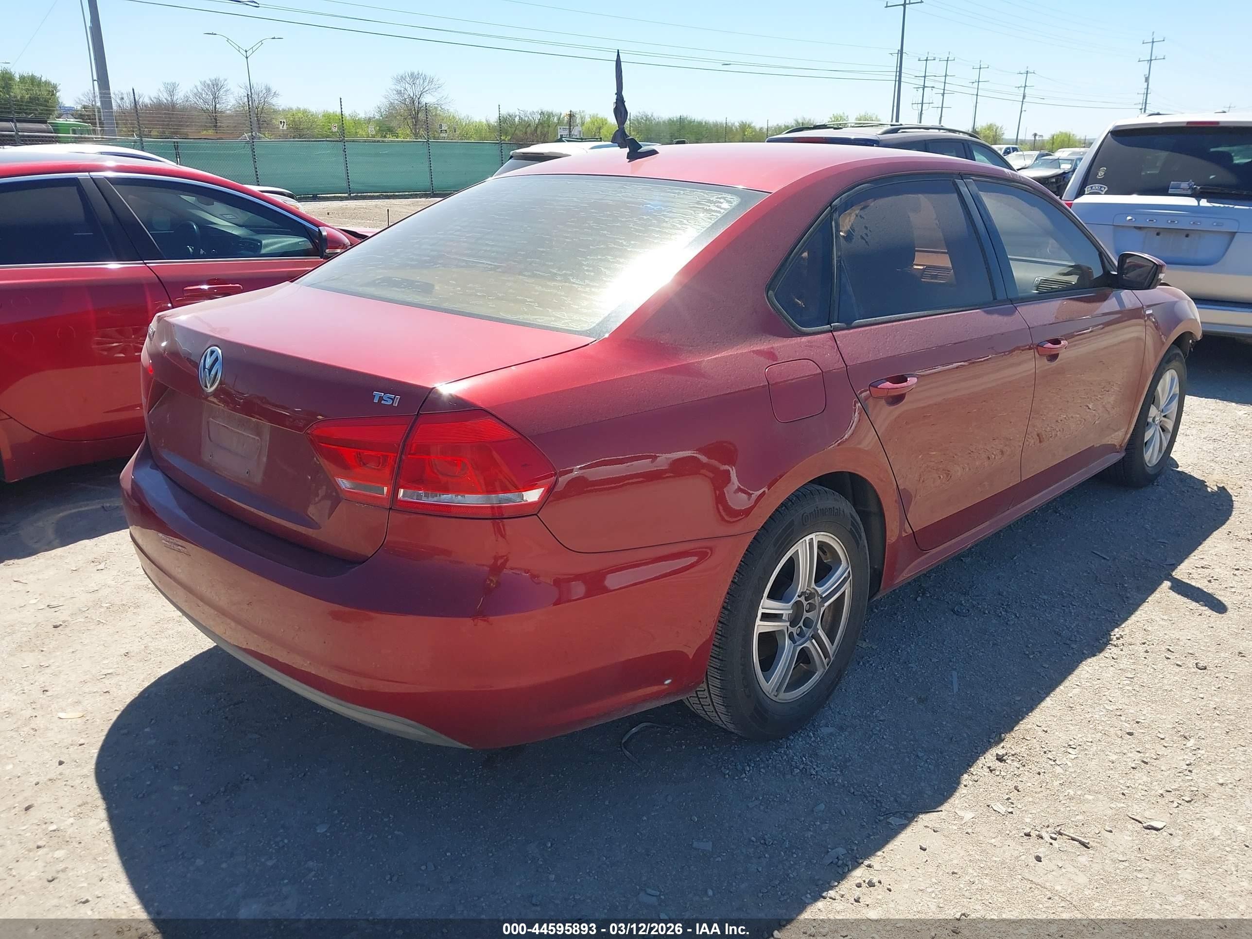 2015 Volkswagen Passat 1.8t Wolfsburg Edition Red vin: 1VWAT7A34FC020236