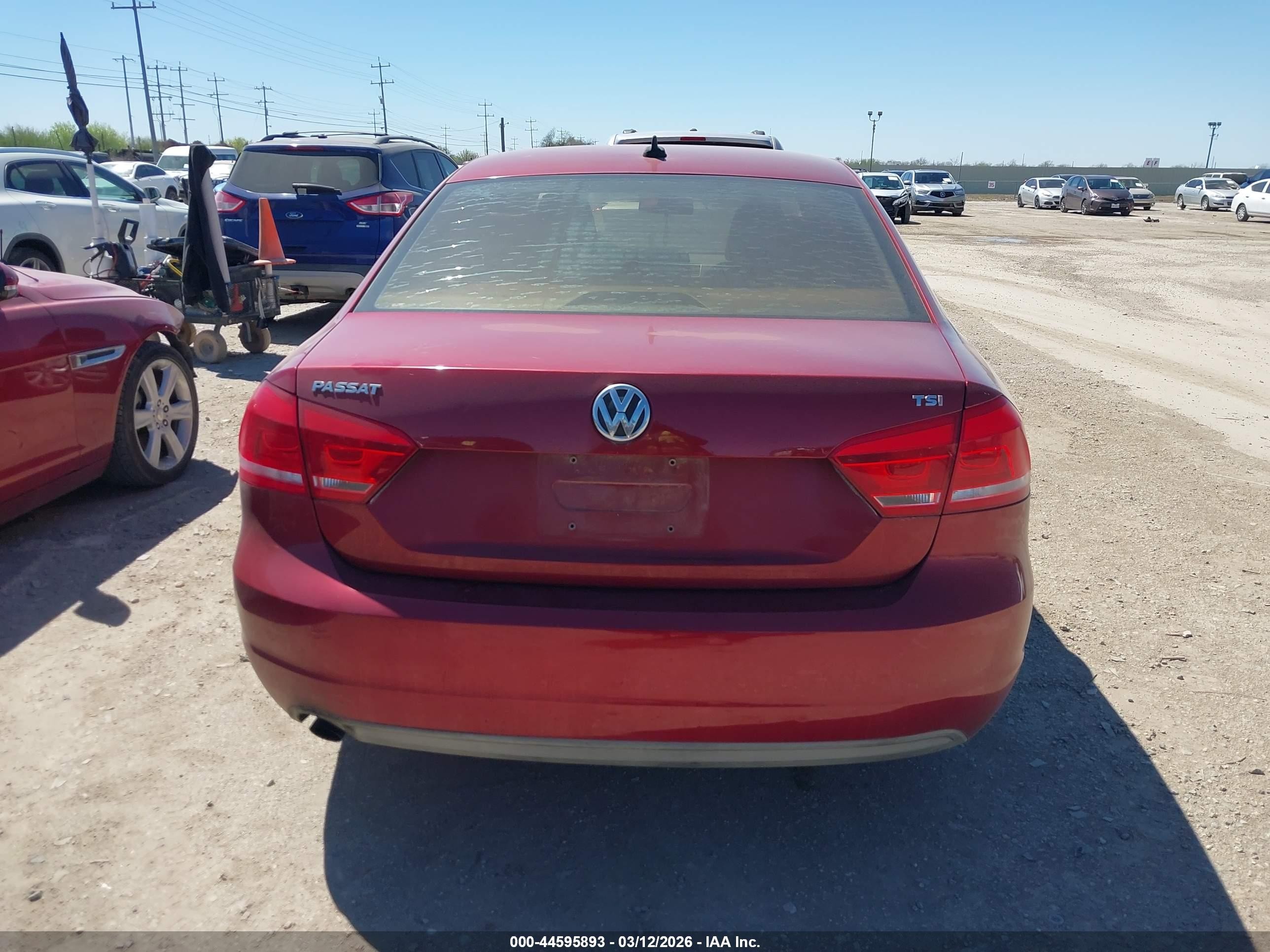 2015 Volkswagen Passat 1.8t Wolfsburg Edition Red vin: 1VWAT7A34FC020236