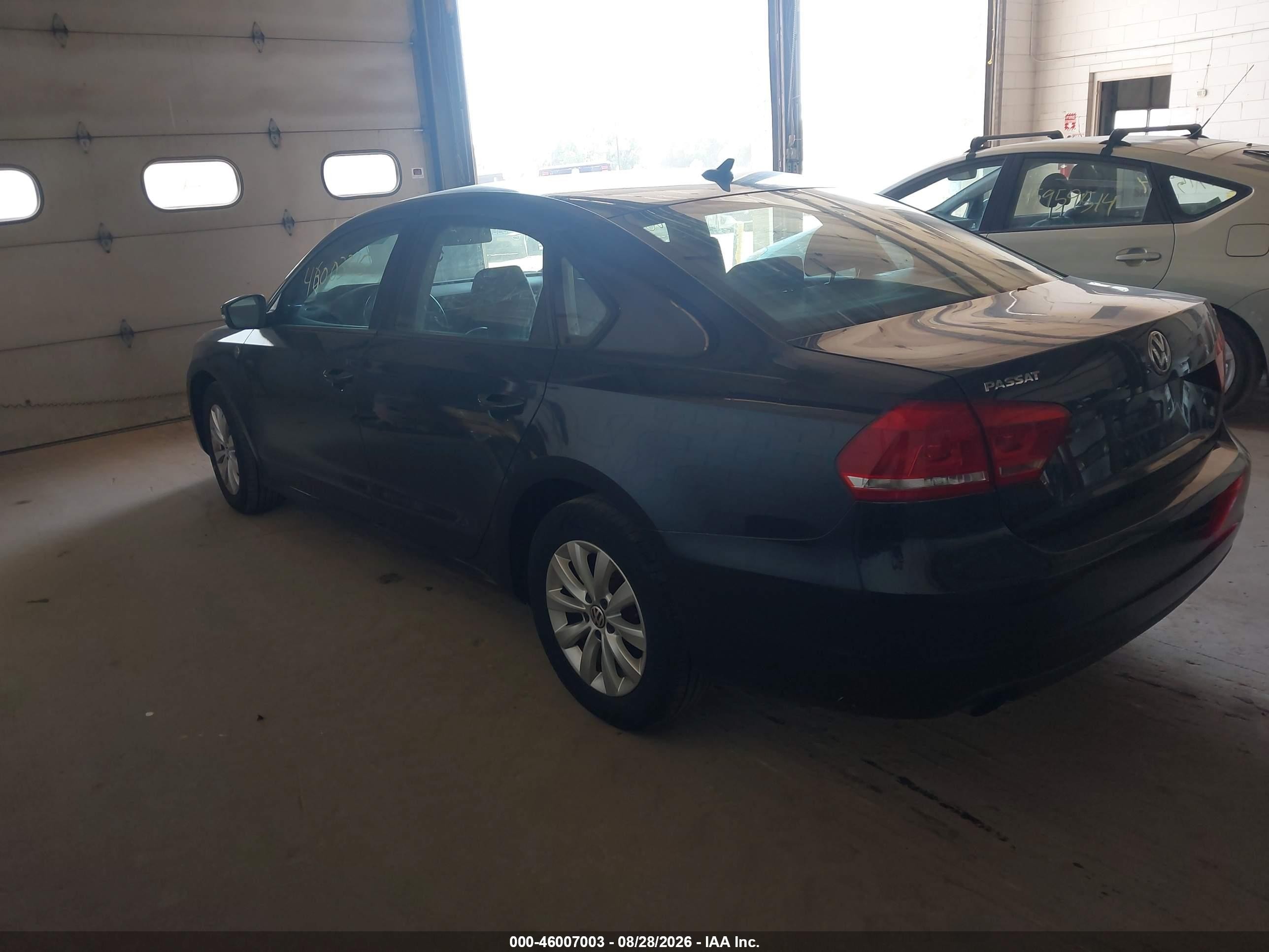 2015 Volkswagen Passat 1.8t Wolfsburg Edition Blue vin: 1VWAT7A34FC041894