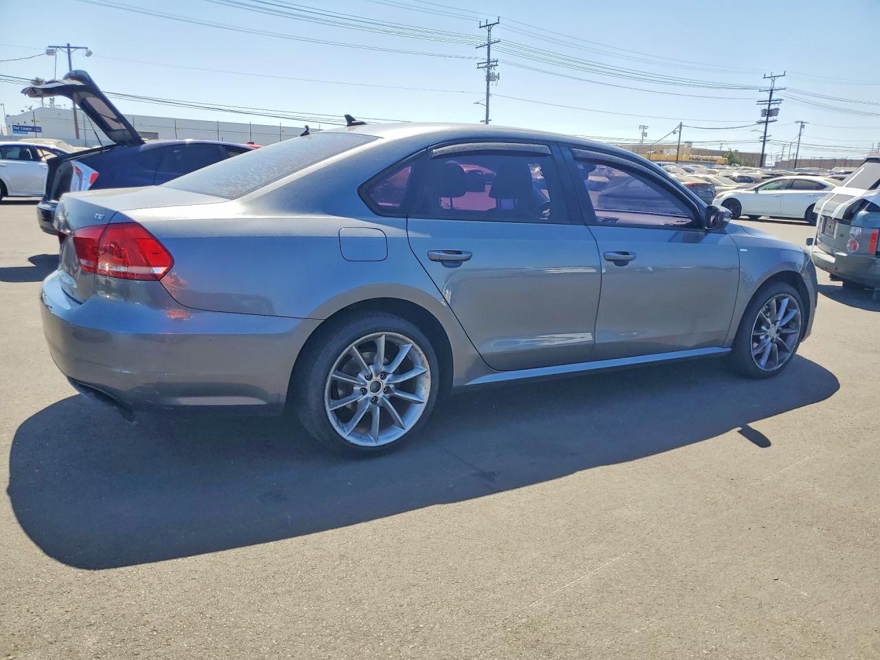 2015 Volkswagen Passat S Серый vin: 1VWAT7A34FC045914
