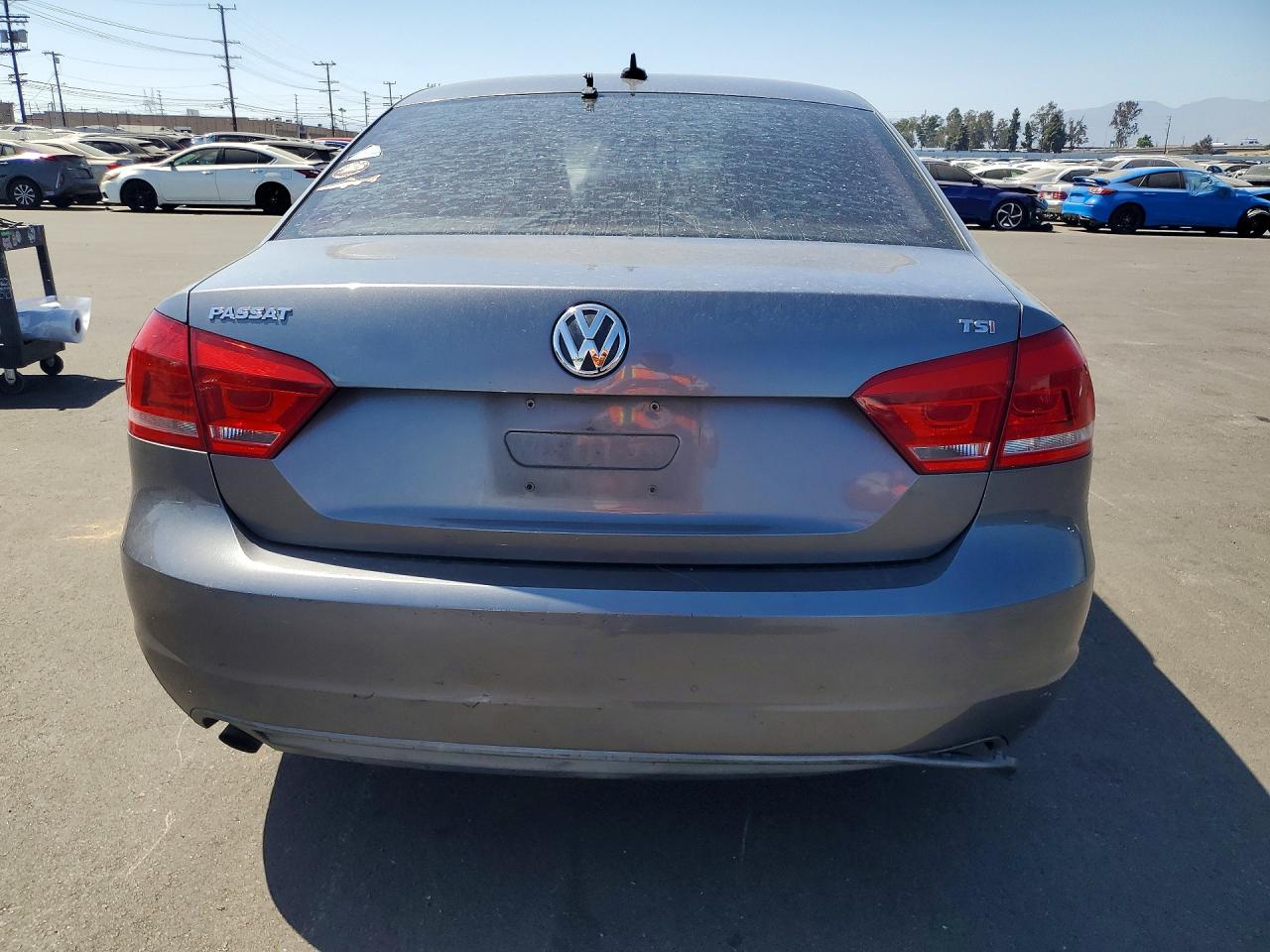 2015 Volkswagen Passat S Серый vin: 1VWAT7A34FC045914