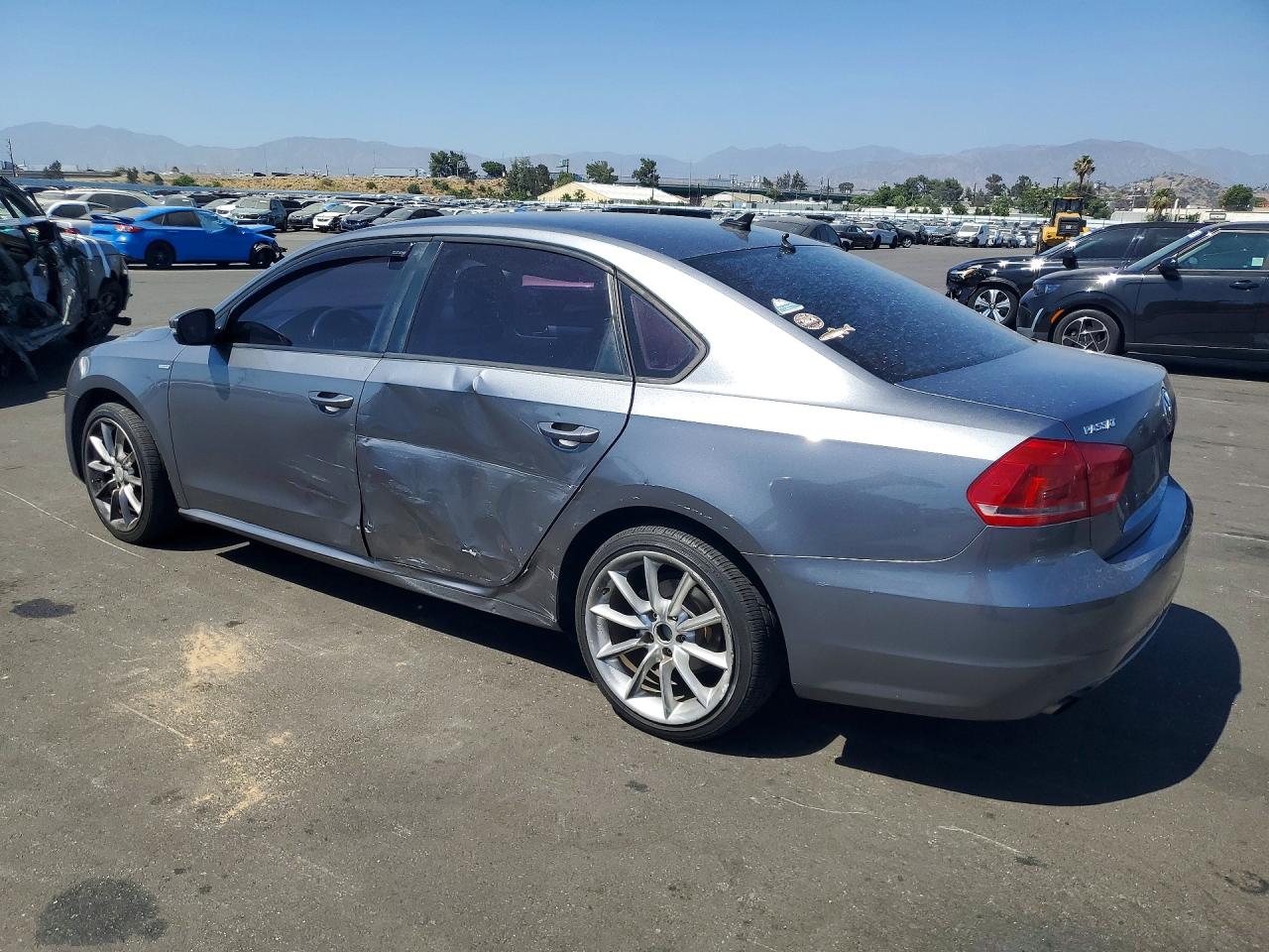 2015 Volkswagen Passat S Серый vin: 1VWAT7A34FC045914