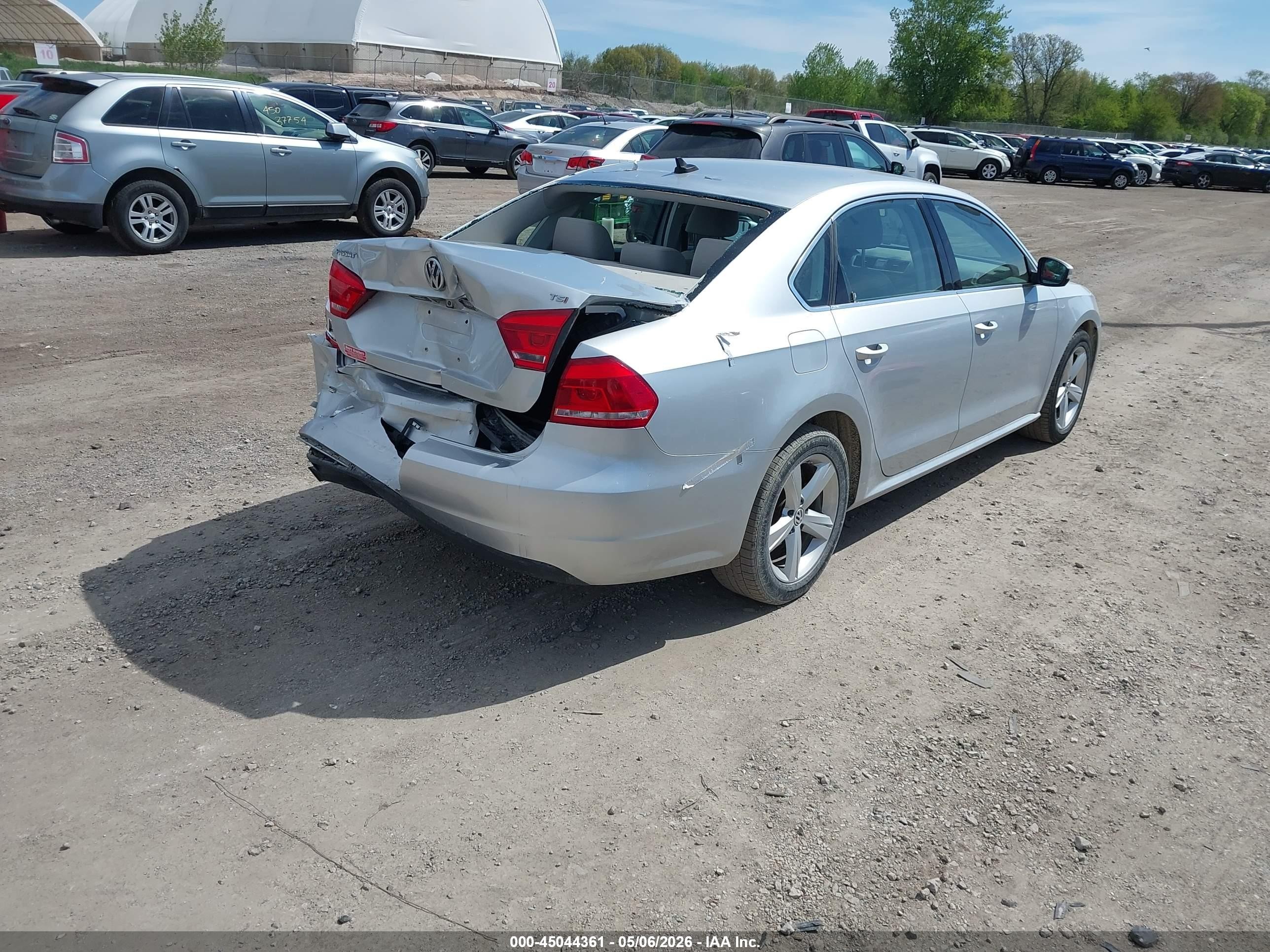 2015 Volkswagen Passat 1.8t Limited Edition Серебряный vin: 1VWAT7A34FC083255
