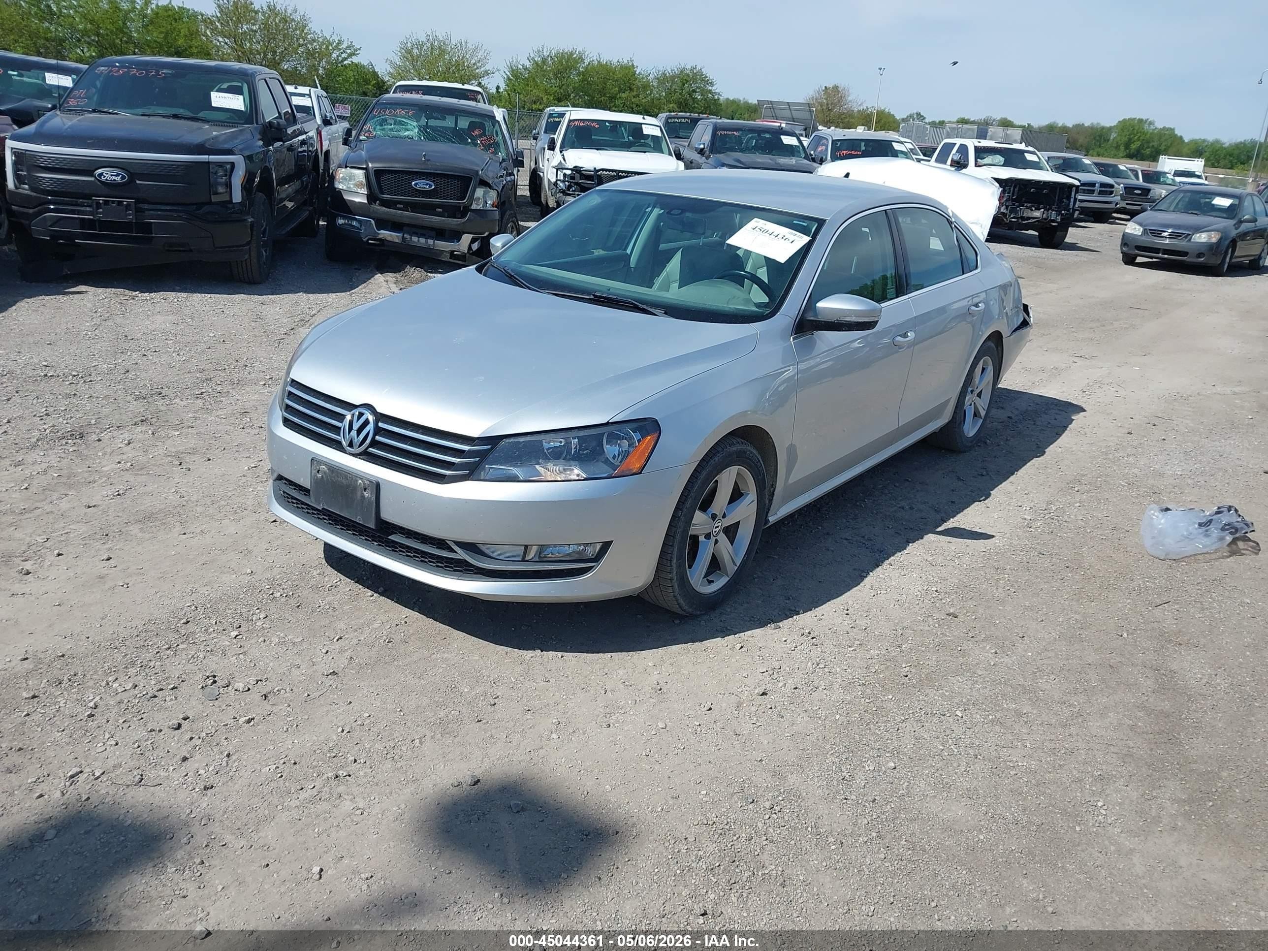 2015 Volkswagen Passat 1.8t Limited Edition Серебряный vin: 1VWAT7A34FC083255