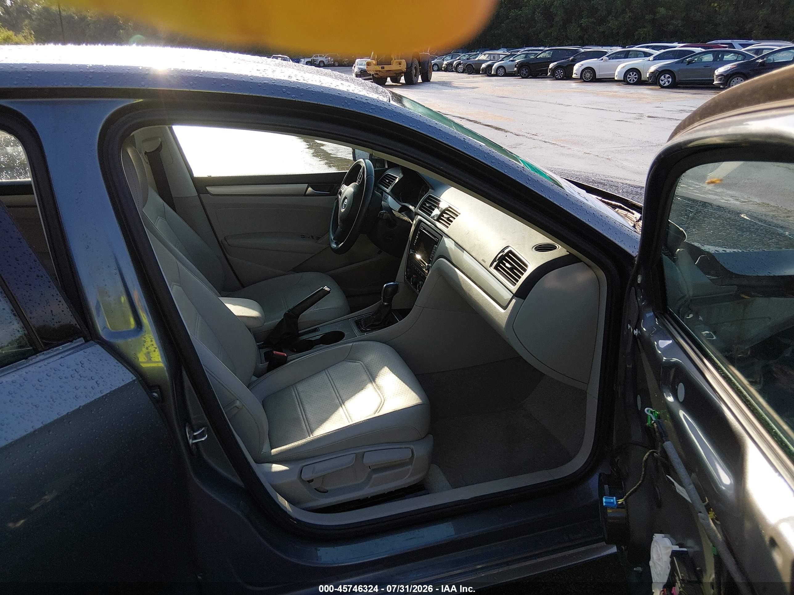 2015 Volkswagen Passat 1.8t Limited Edition Серый vin: 1VWAT7A34FC086835