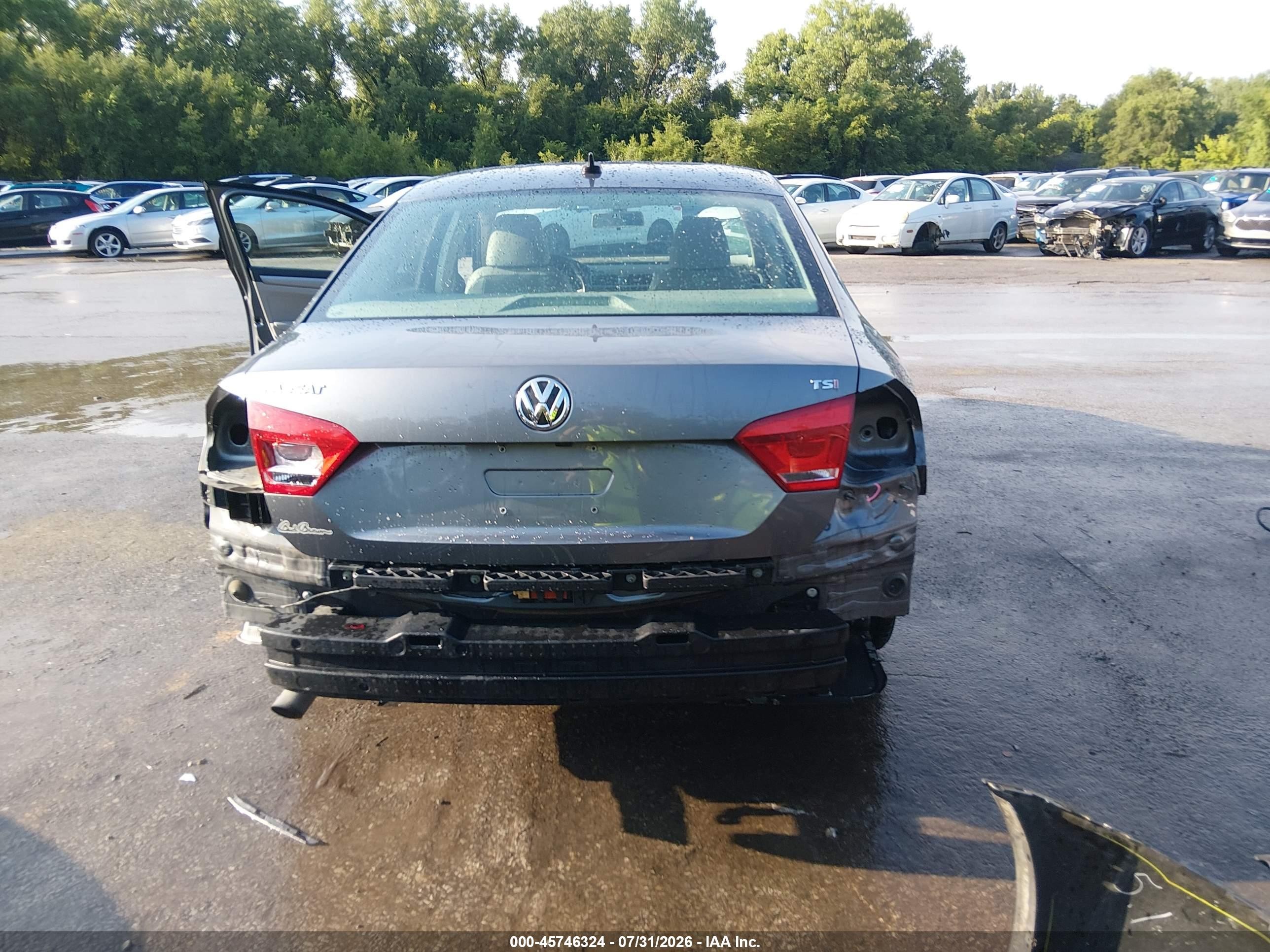 2015 Volkswagen Passat 1.8t Limited Edition Серый vin: 1VWAT7A34FC086835
