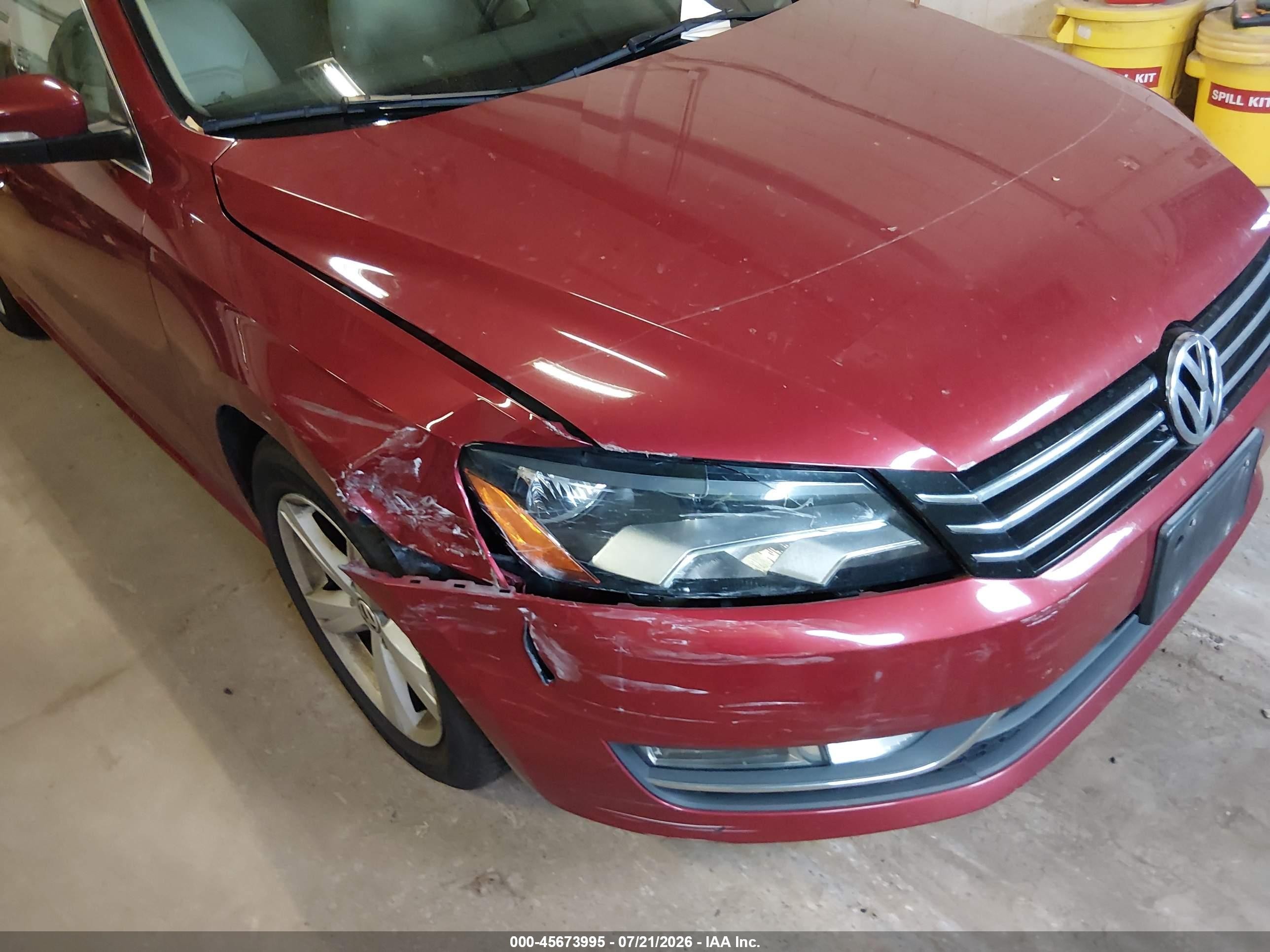2015 Volkswagen Passat 1.8t Limited Edition Red vin: 1VWAT7A34FC092425
