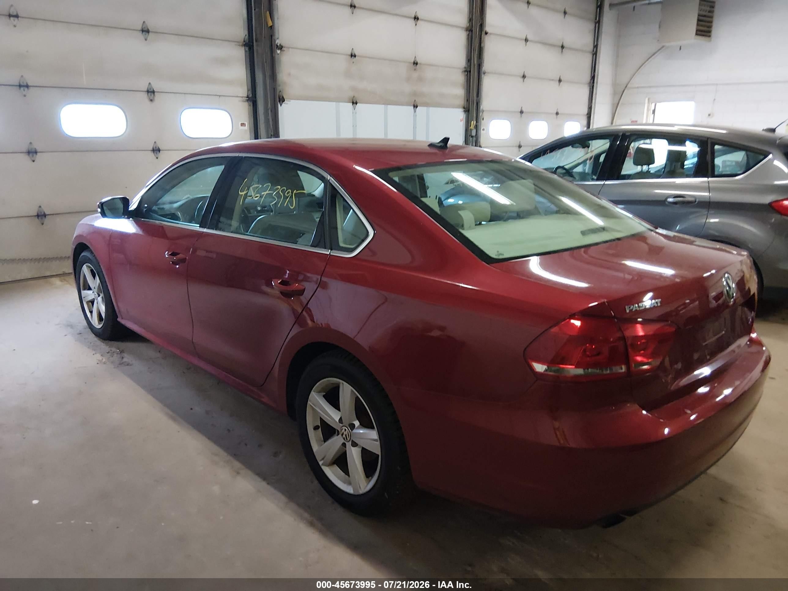 2015 Volkswagen Passat 1.8t Limited Edition Red vin: 1VWAT7A34FC092425