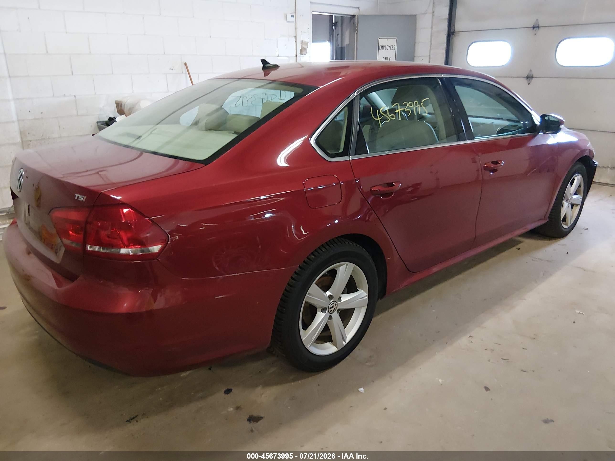 2015 Volkswagen Passat 1.8t Limited Edition Red vin: 1VWAT7A34FC092425
