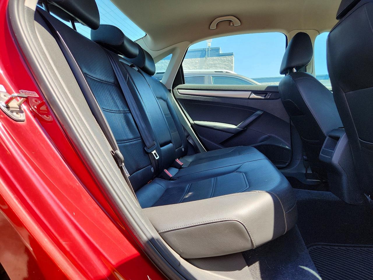 2015 Volkswagen Passat S Red vin: 1VWAT7A34FC117730