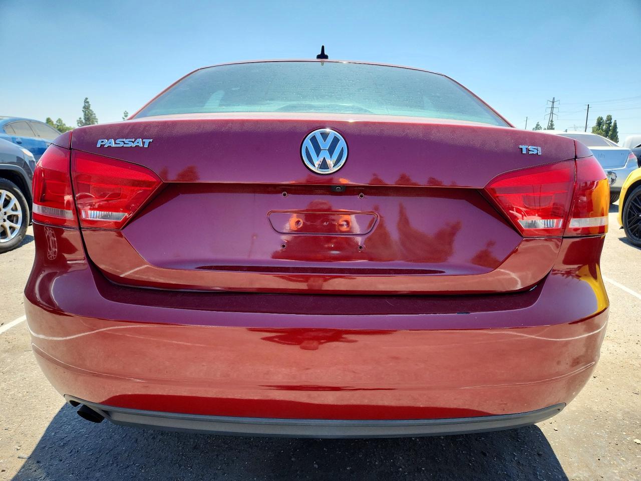 2015 Volkswagen Passat S Red vin: 1VWAT7A34FC117730