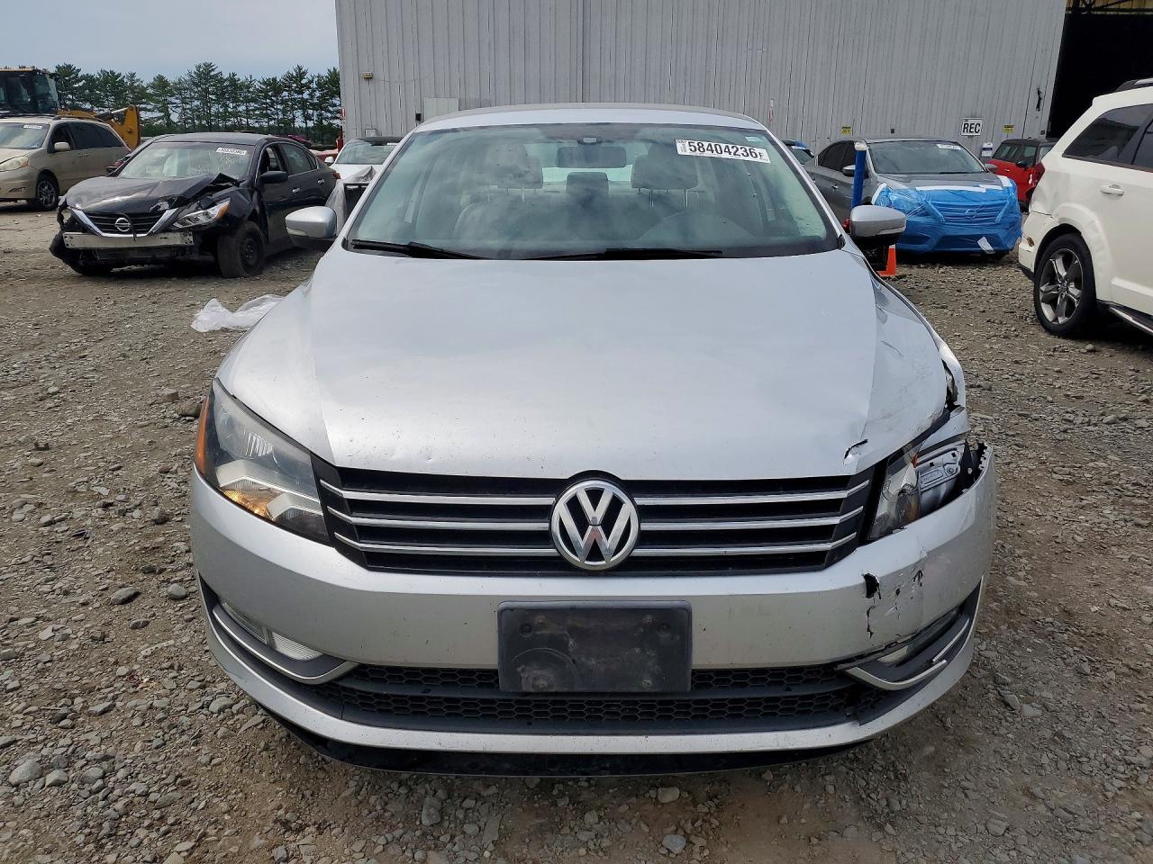 2015 Volkswagen Passat S Silver vin: 1VWAT7A34FC118182