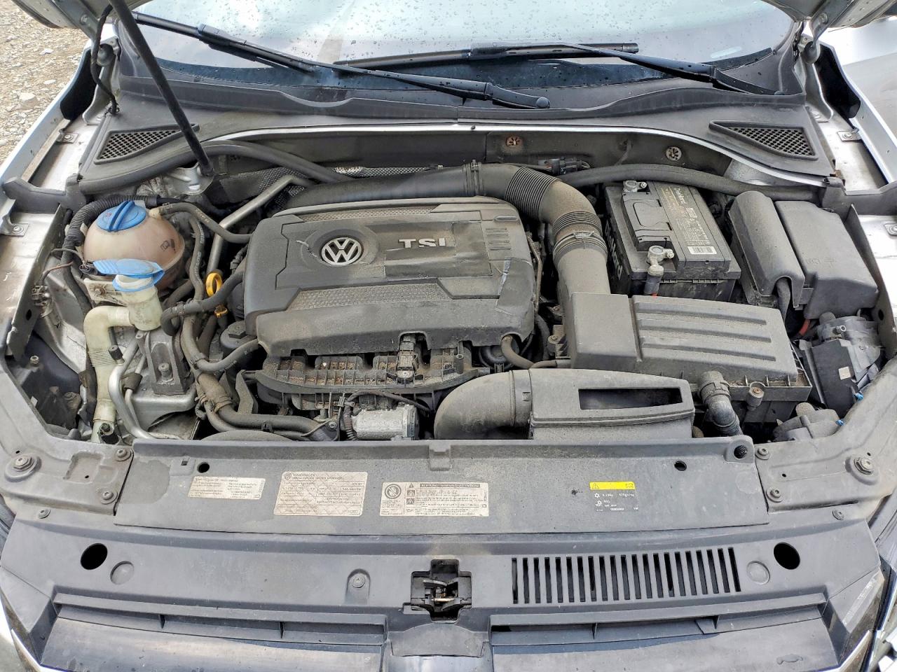 2015 Volkswagen Passat S Silver vin: 1VWAT7A34FC118182