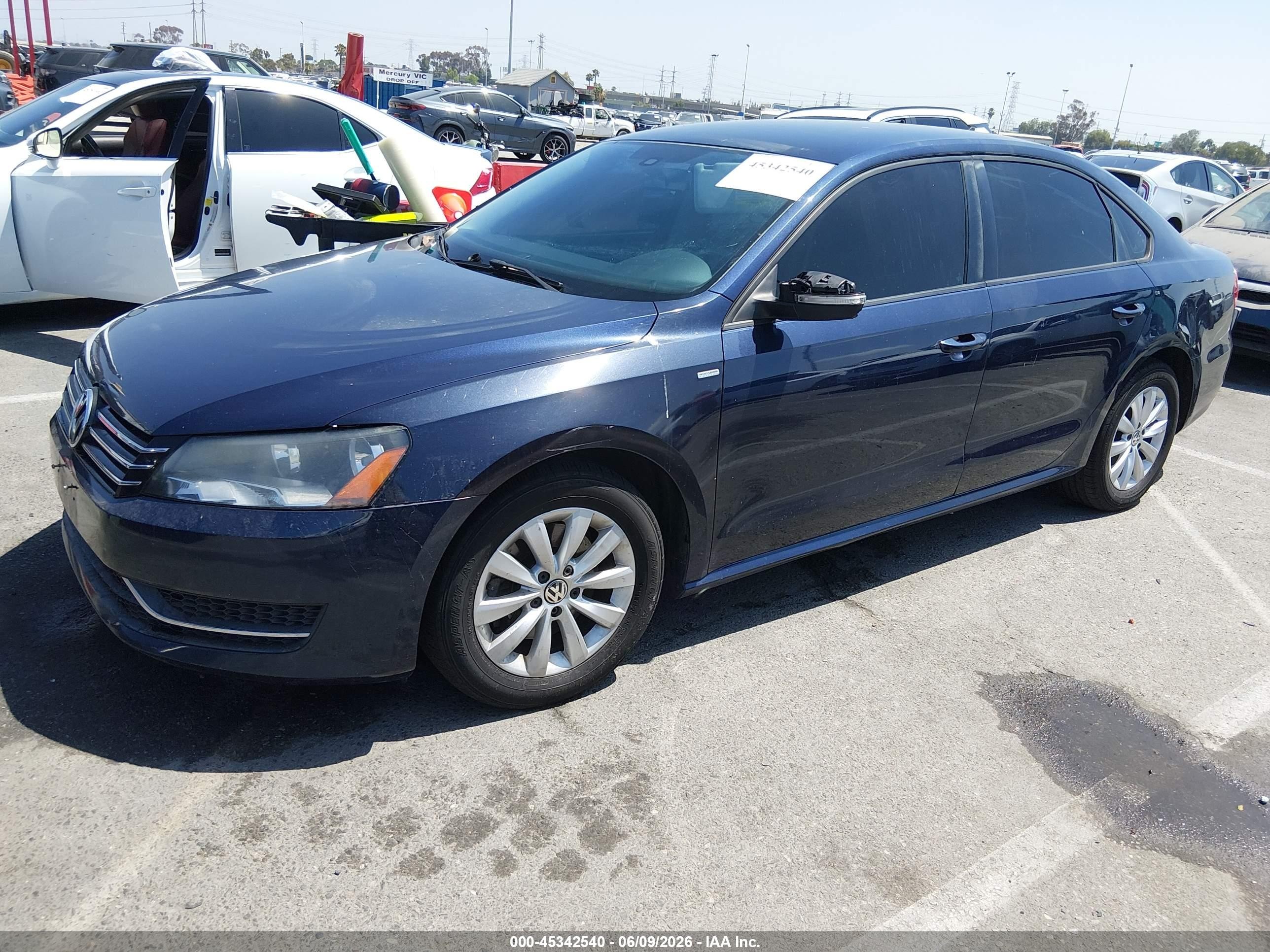 2014 Volkswagen Passat 1.8t Wolfsburg Edition Blue vin: 1VWAT7A35EC031891