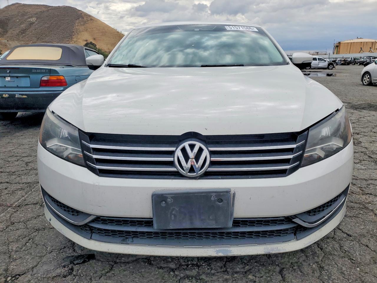 2014 Volkswagen Passat S Белый vin: 1VWAT7A35EC052188