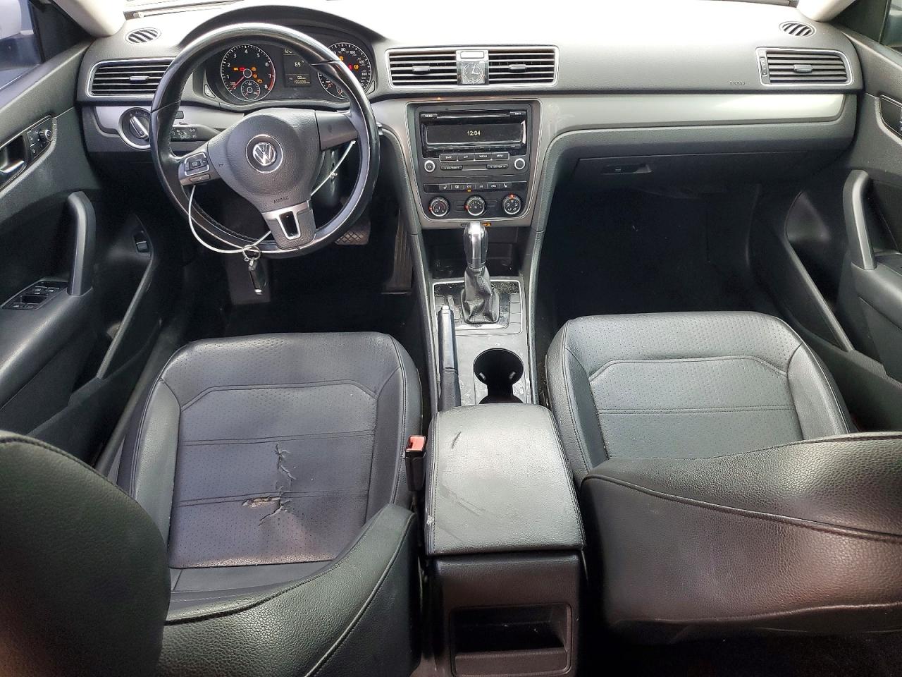 2014 Volkswagen Passat S Белый vin: 1VWAT7A35EC052188