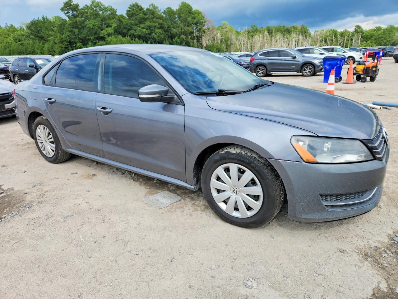 2014 Volkswagen Passat S Серый vin: 1VWAT7A35EC052840