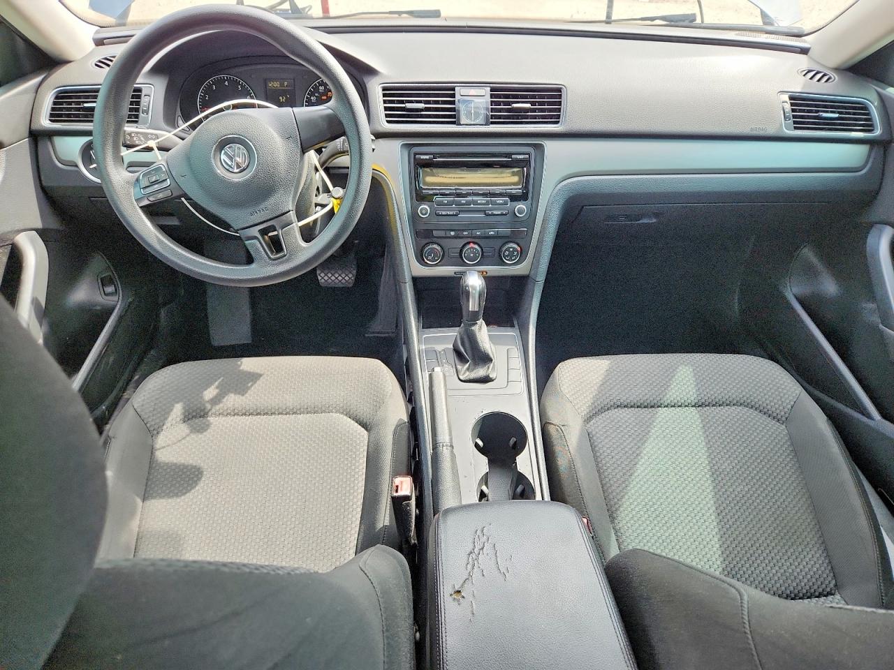 2014 Volkswagen Passat S Серый vin: 1VWAT7A35EC052840
