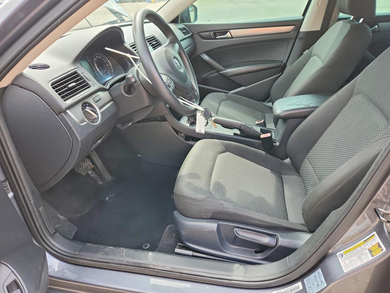 2014 Volkswagen Passat S Серый vin: 1VWAT7A35EC052840