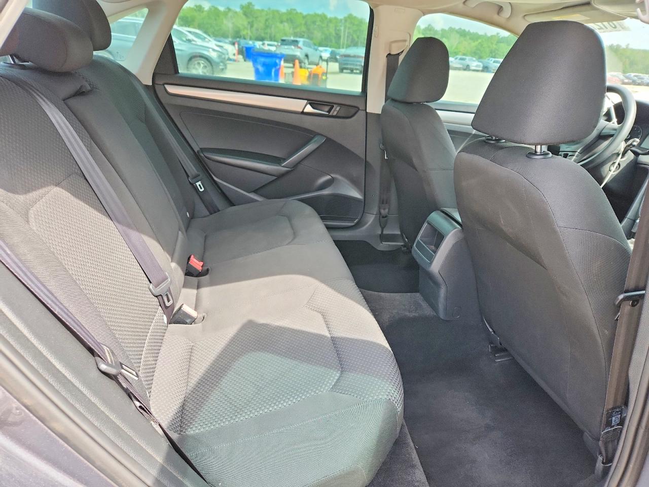 2014 Volkswagen Passat S Серый vin: 1VWAT7A35EC052840