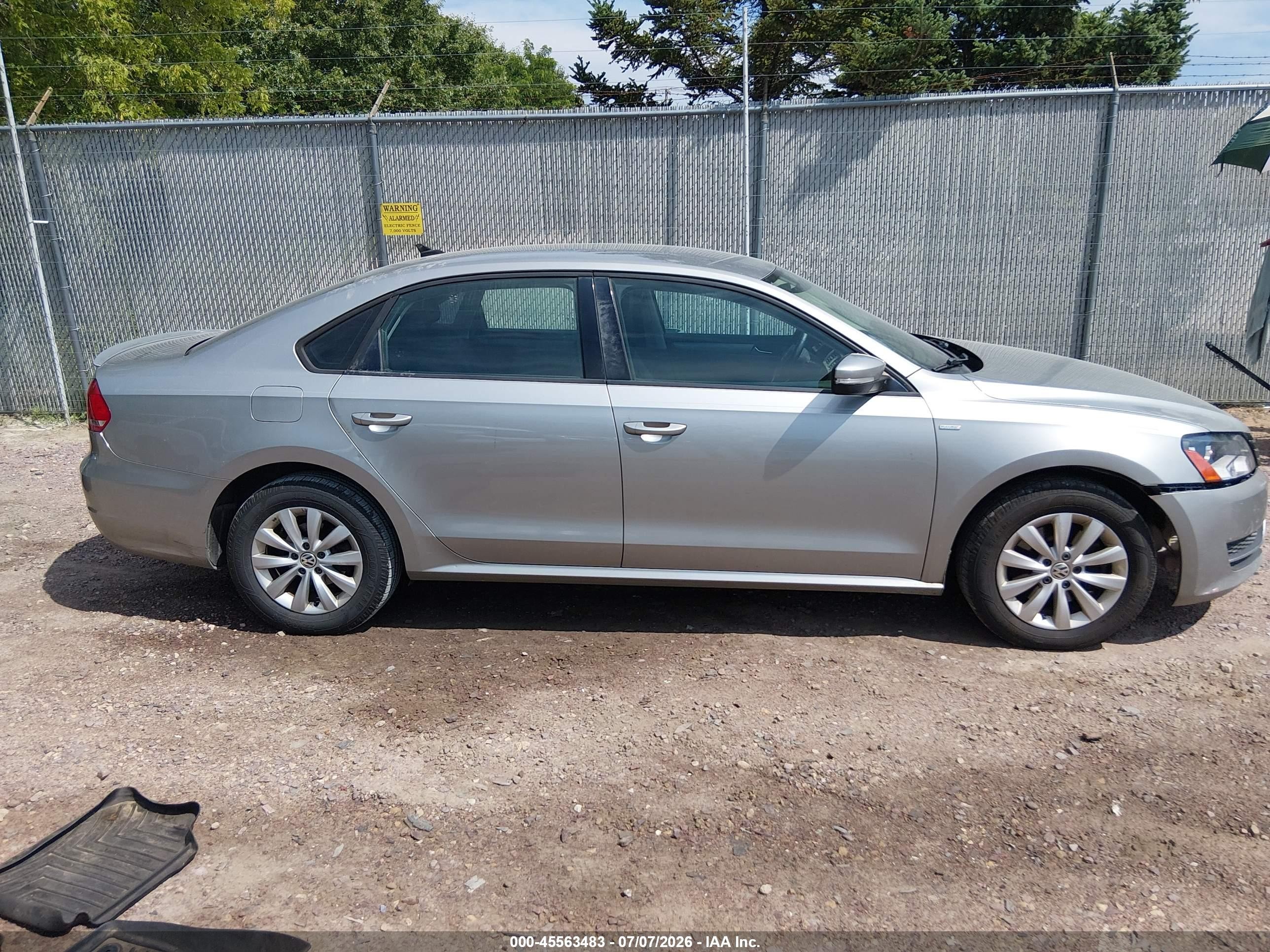 2014 Volkswagen Passat 1.8t Wolfsburg Edition Silver vin: 1VWAT7A35EC080900