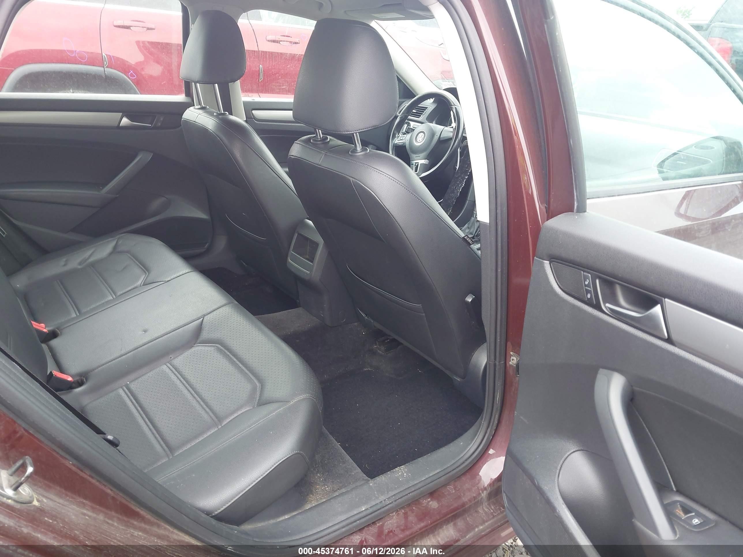 2014 Volkswagen Passat 1.8t Wolfsburg Edition Purple vin: 1VWAT7A35EC081061