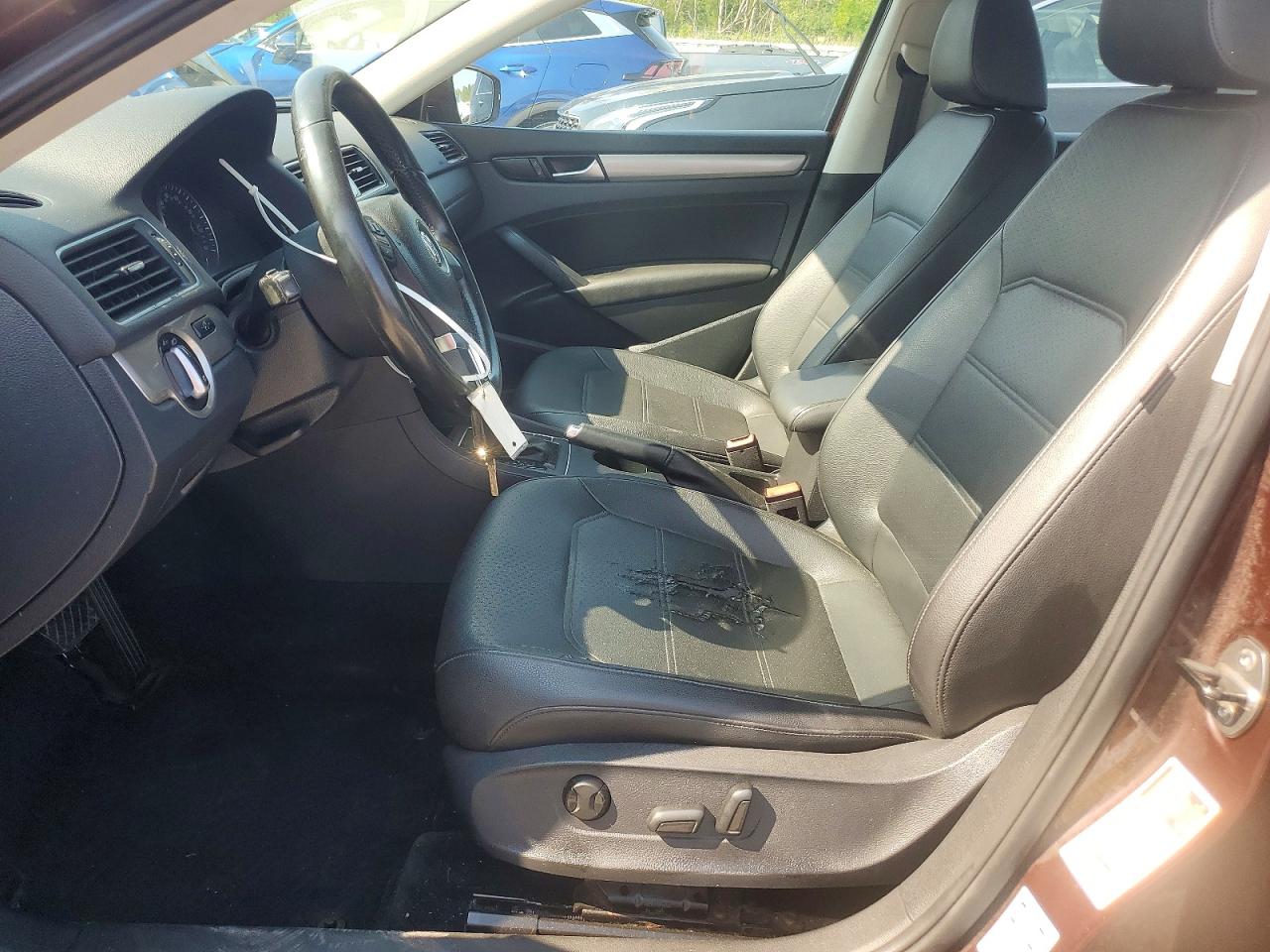 2014 Volkswagen Passat S Brown vin: 1VWAT7A35EC081061