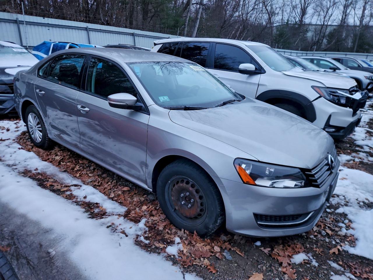 2014 Volkswagen Passat S Серебряный vin: 1VWAT7A35EC111689
